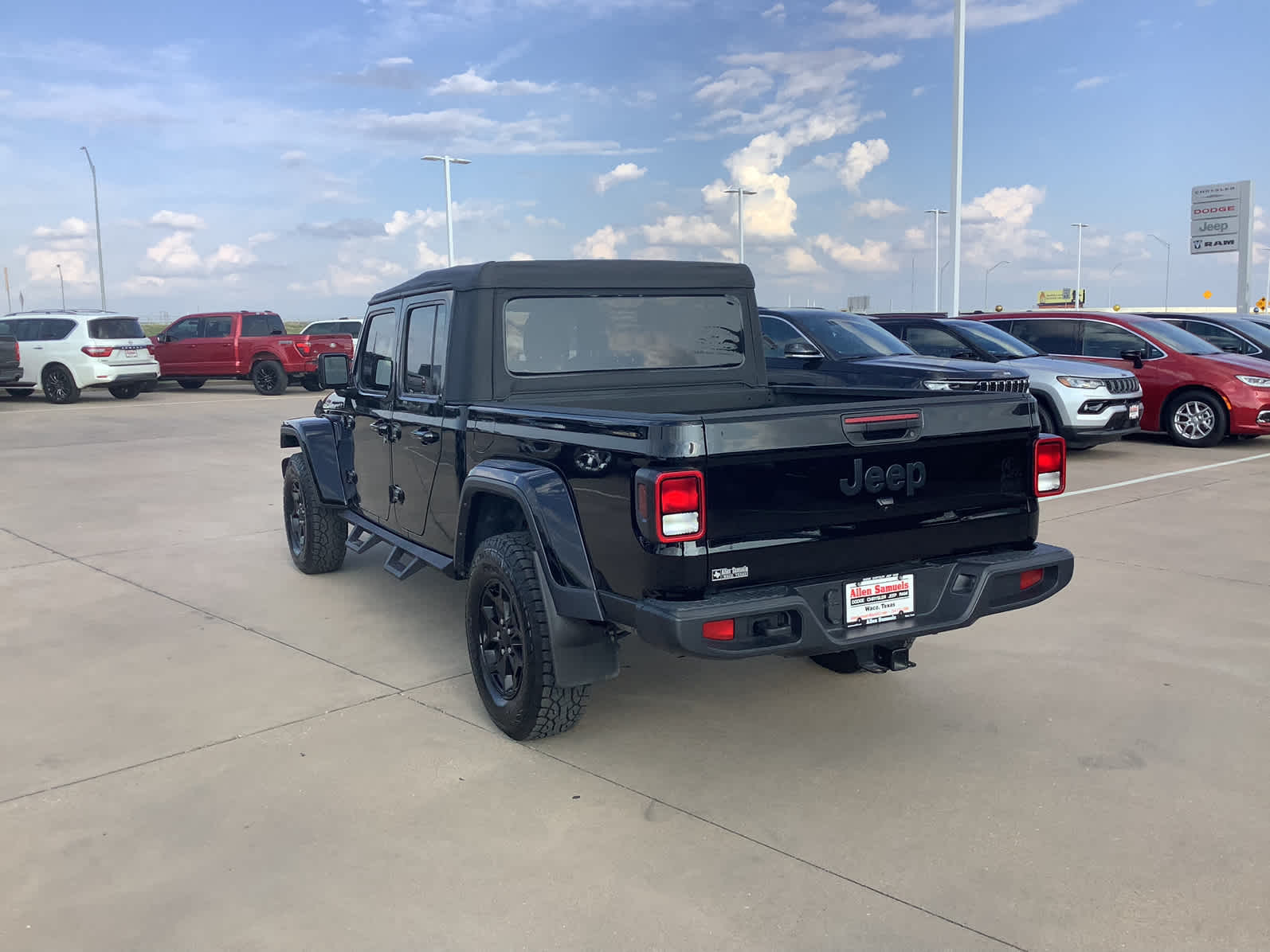 Used Car 2022 Jeep Gladiator  Willys For Sale Under $35,000 In Waco, Texas