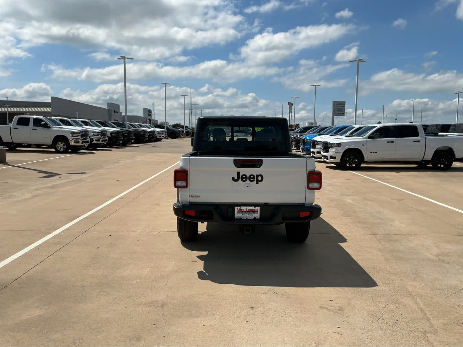 Used Car 2023 Jeep Gladiator  Sport For Sale Under $35,000 In Waco, Texas
