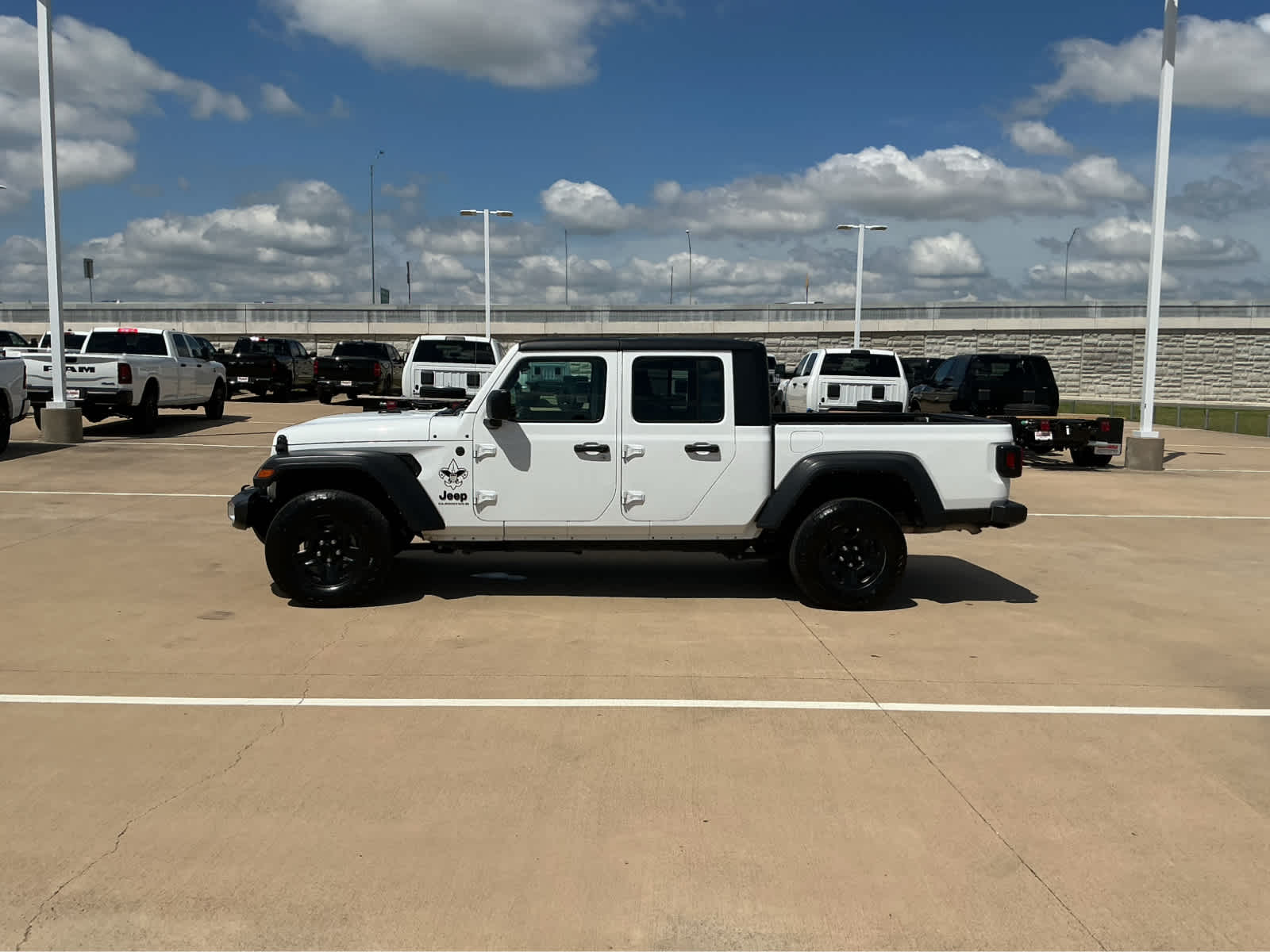 Used Car 2023 Jeep Gladiator  Sport For Sale Under $35,000 In Waco, Texas