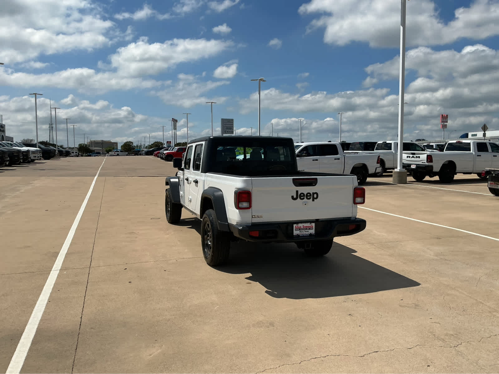 Used Car 2023 Jeep Gladiator  Sport For Sale Under $35,000 In Waco, Texas