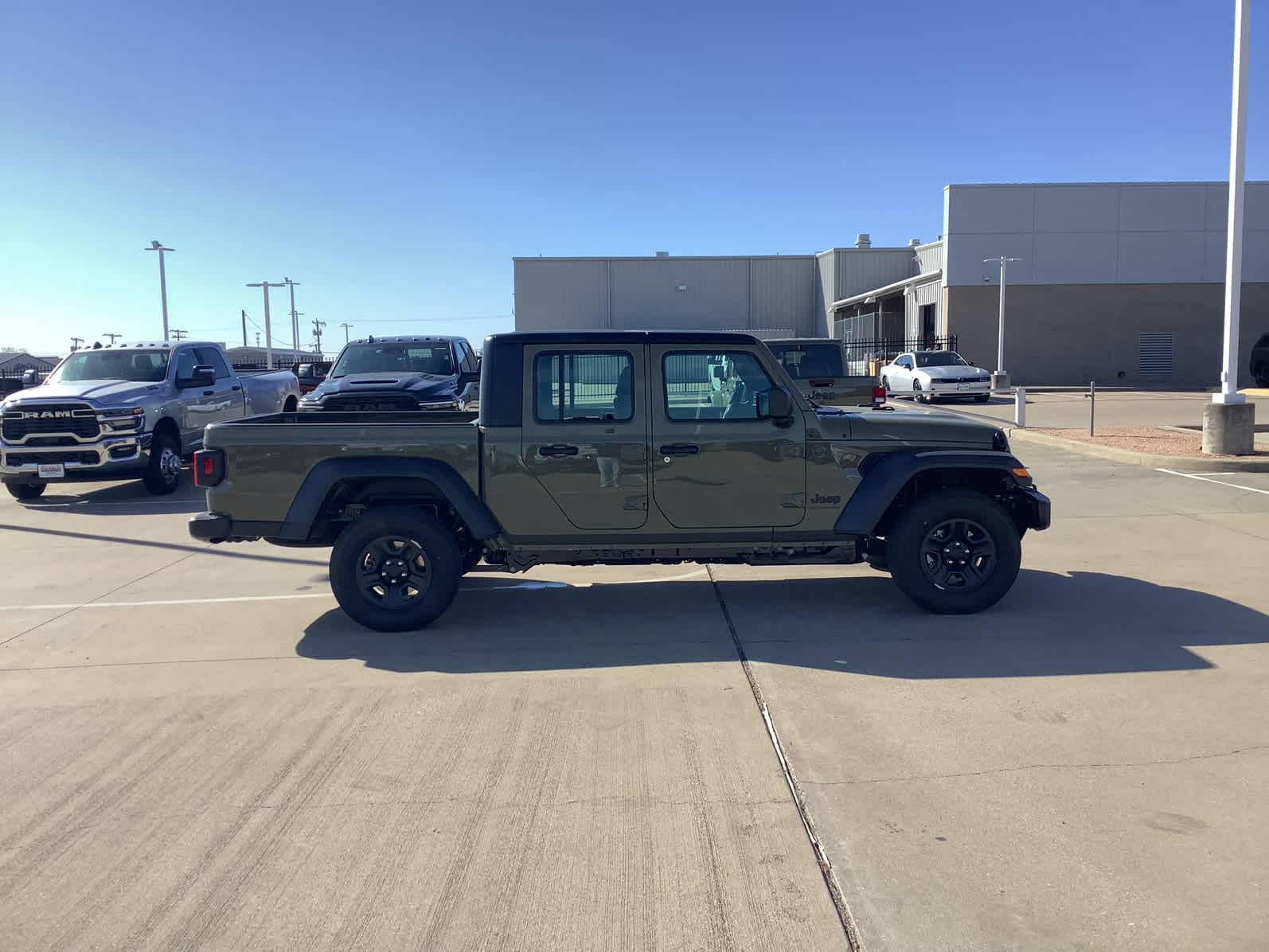 new 2026 Jeep Gladiator car, priced at $39,999