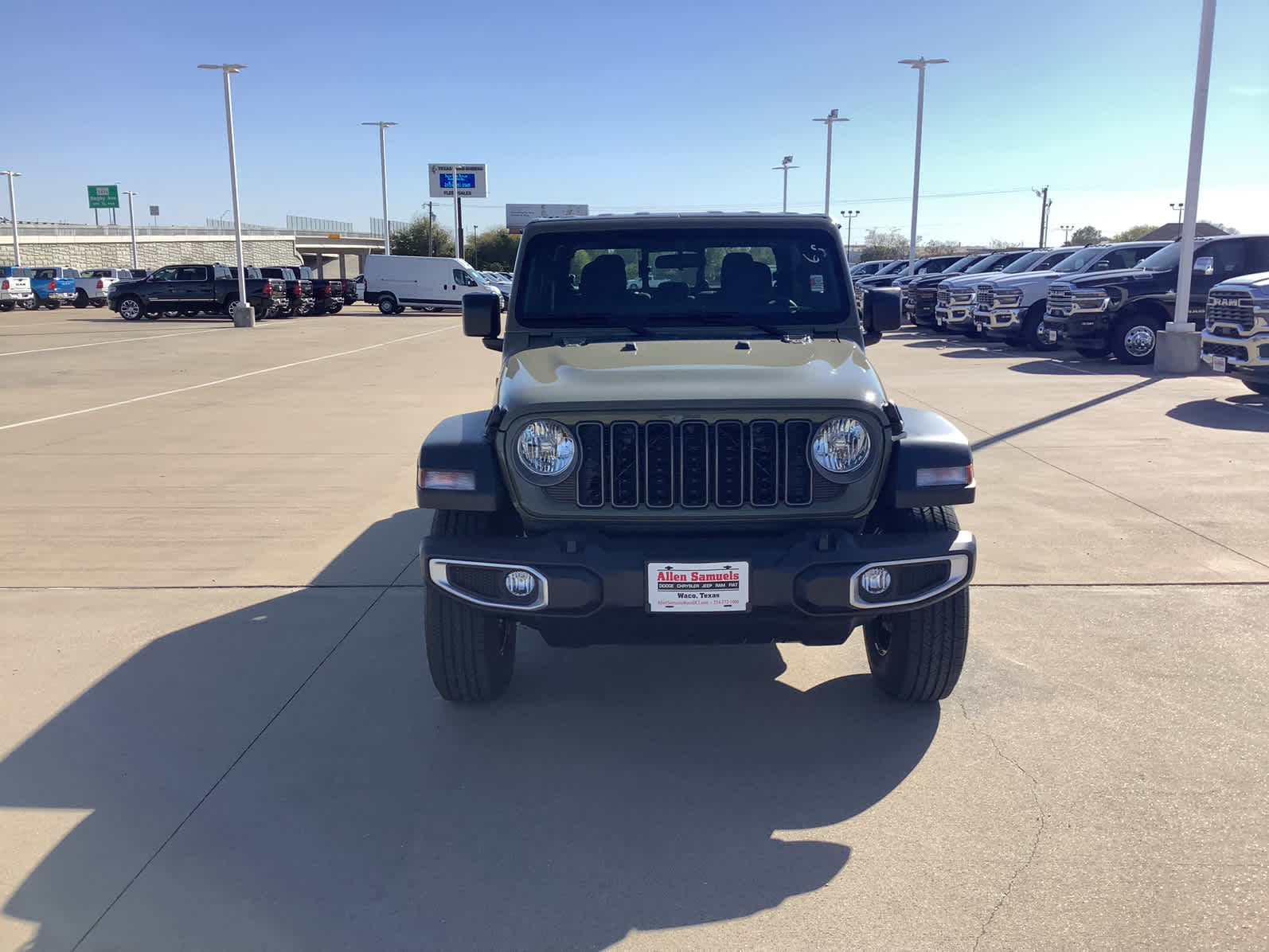 new 2026 Jeep Gladiator car, priced at $39,999