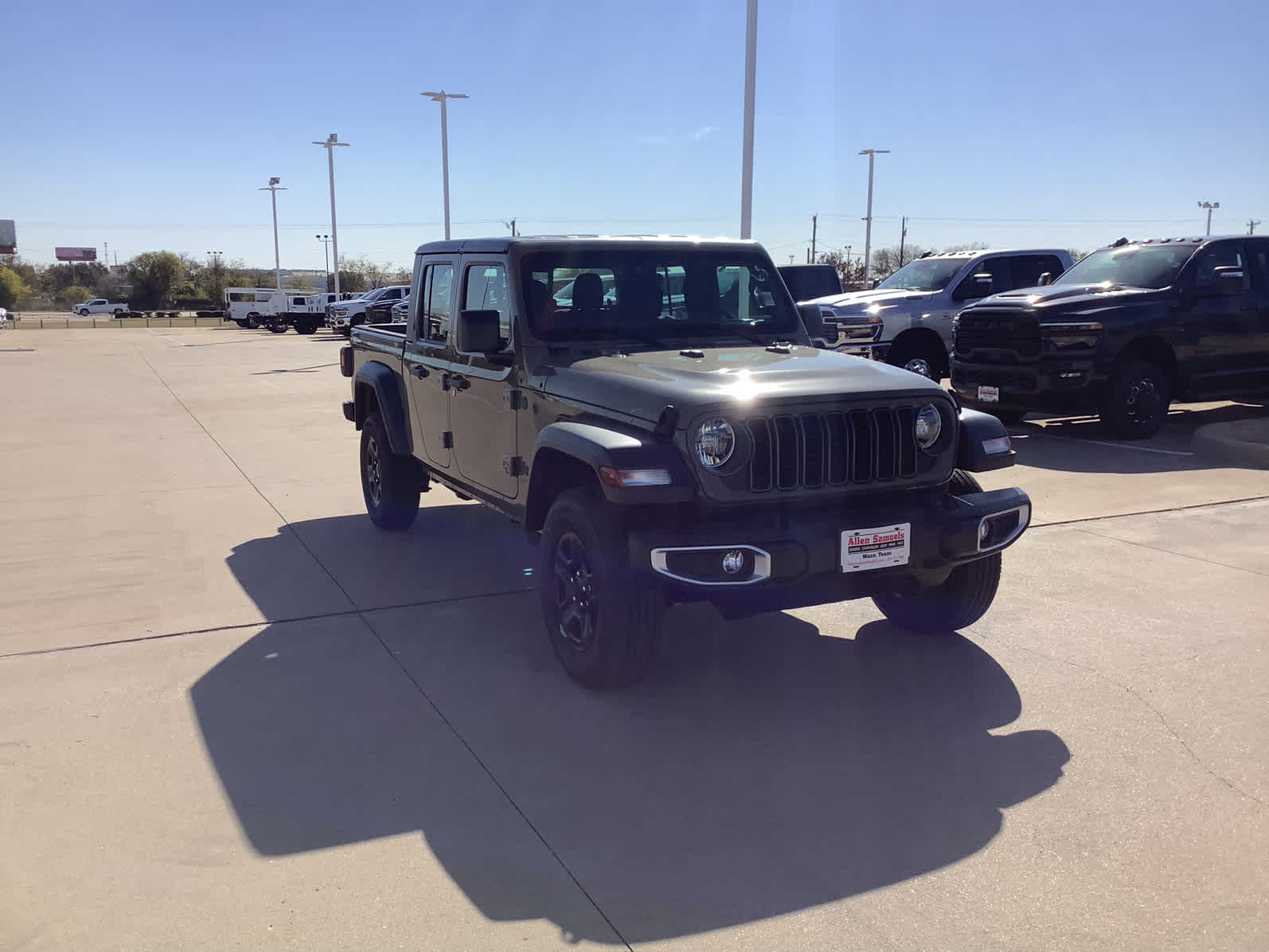 new 2026 Jeep Gladiator car, priced at $39,999