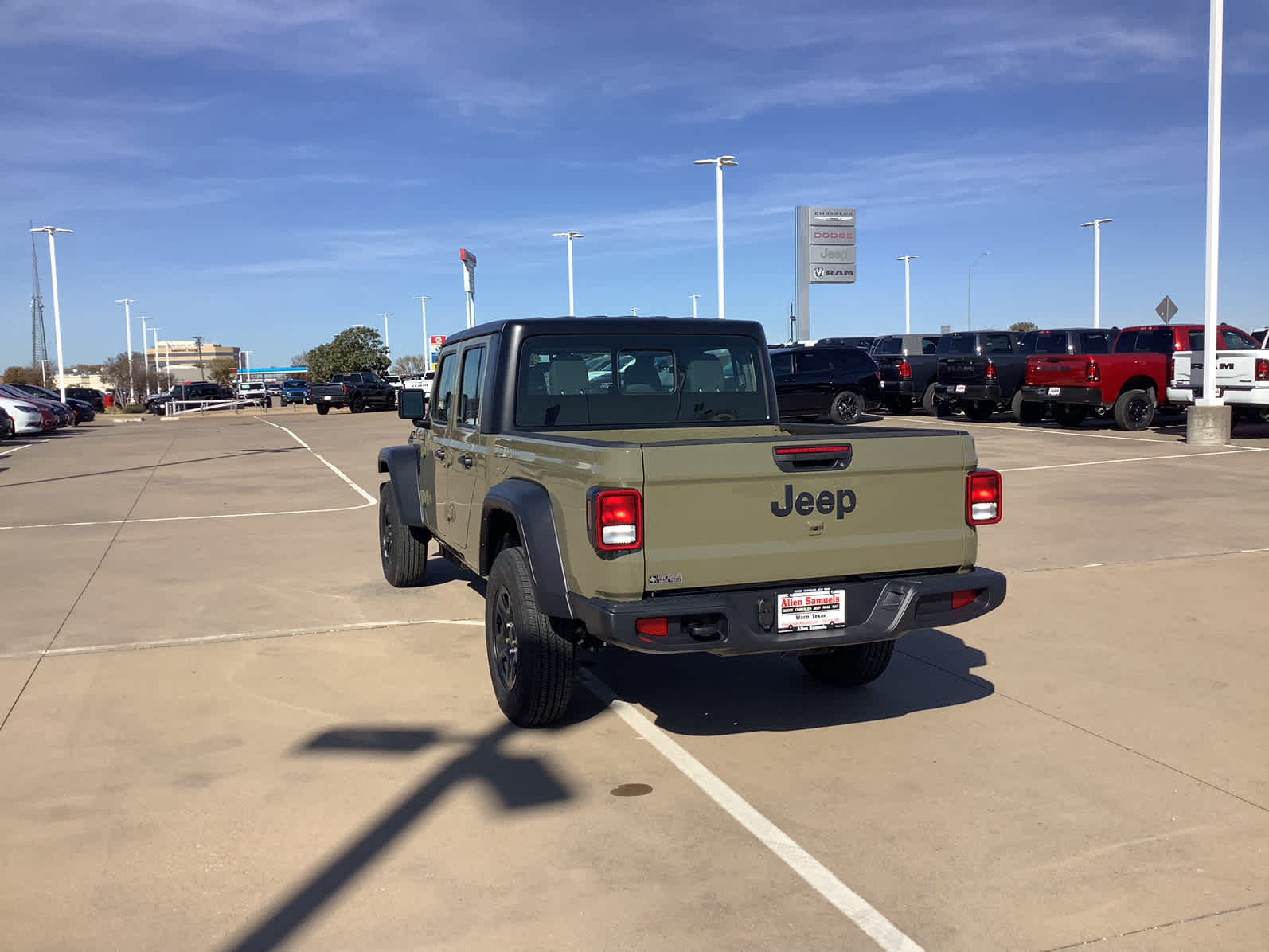 new 2026 Jeep Gladiator car, priced at $39,999