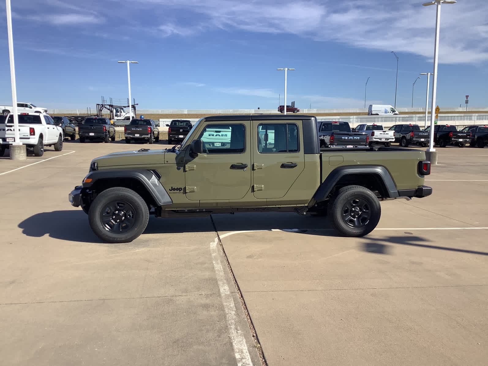 new 2026 Jeep Gladiator car, priced at $39,999