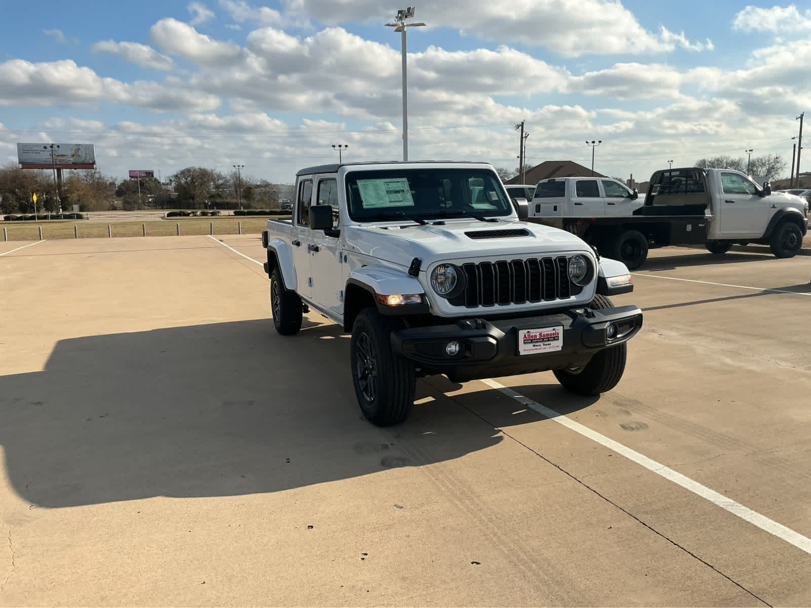 new 2026 Jeep Gladiator car, priced at $47,305