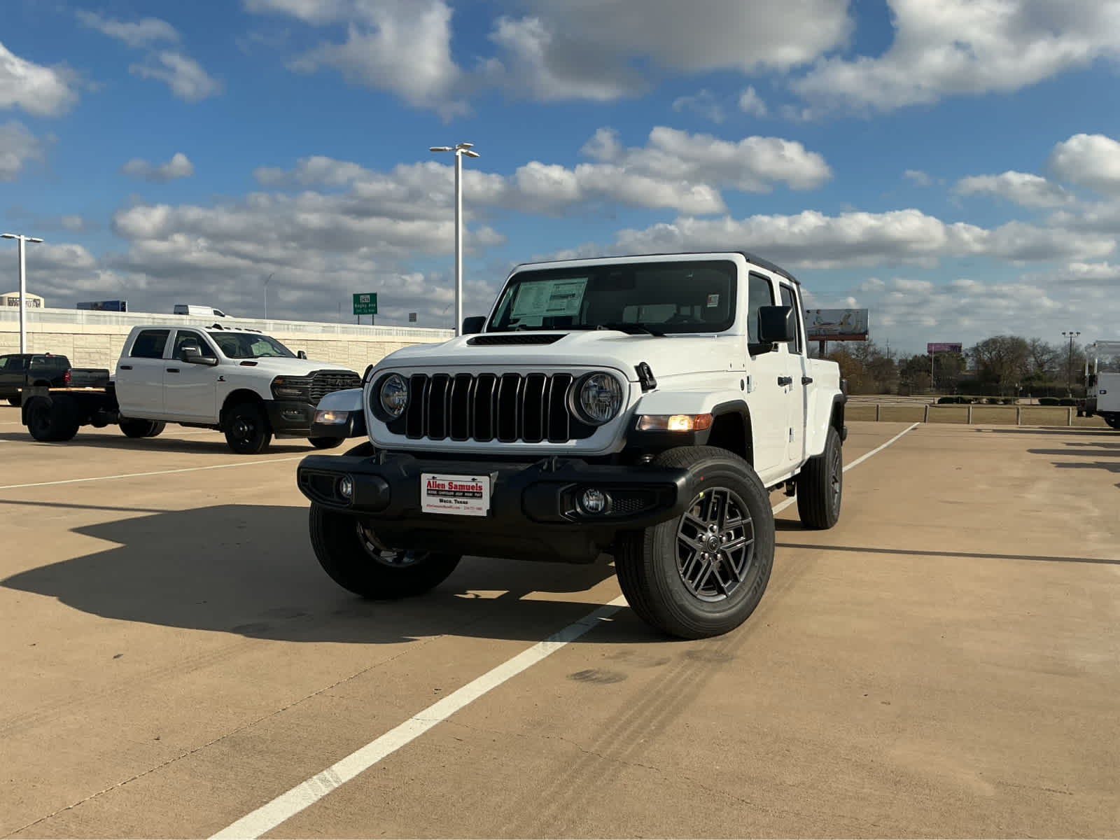 new 2026 Jeep Gladiator car, priced at $47,305