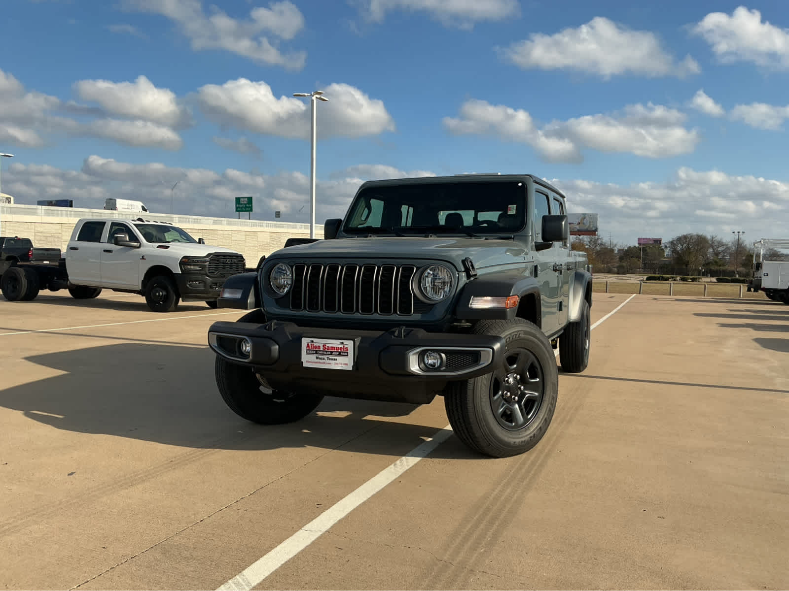 new 2026 Jeep Gladiator car, priced at $39,999