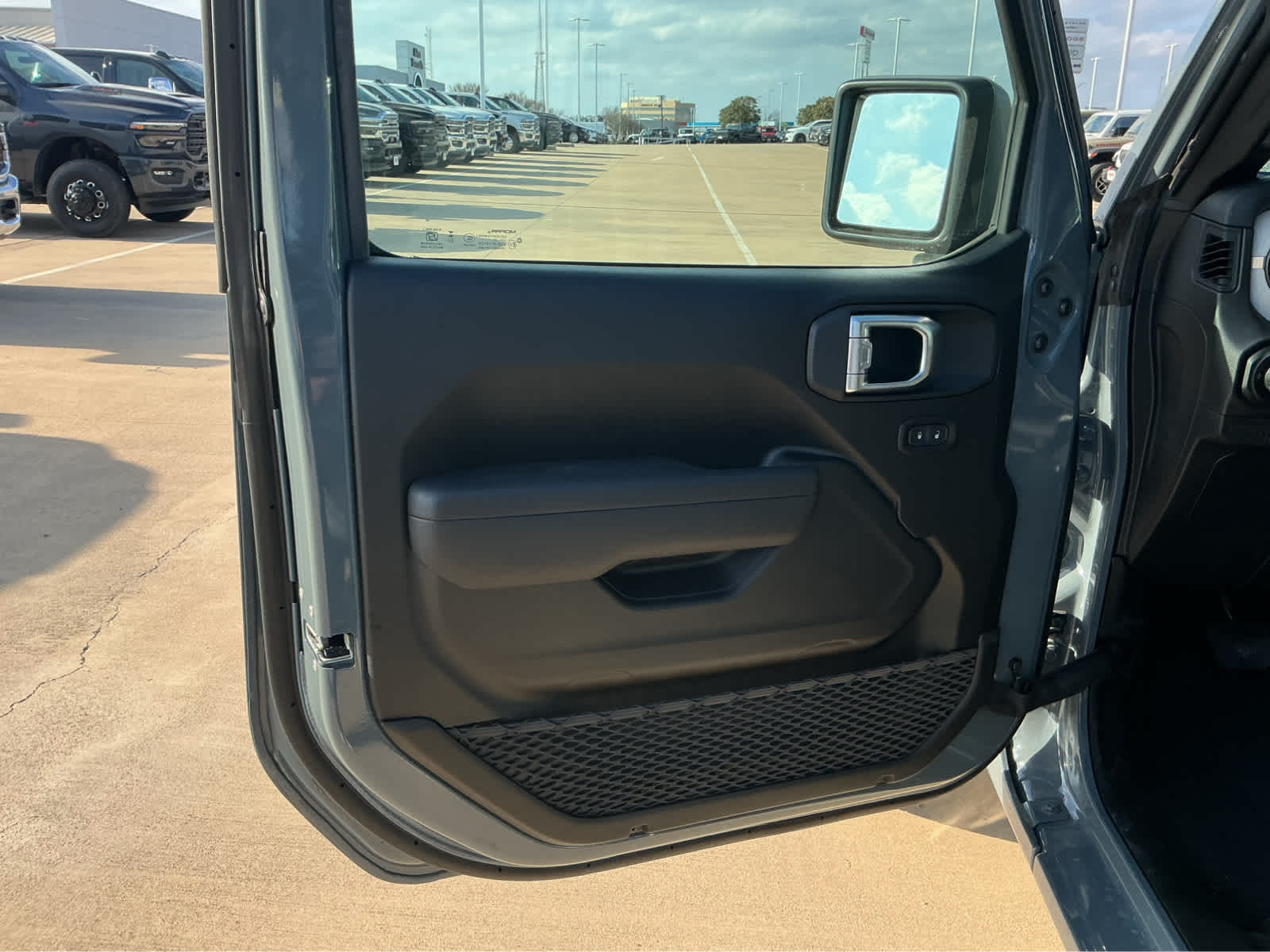 new 2026 Jeep Gladiator car, priced at $39,999