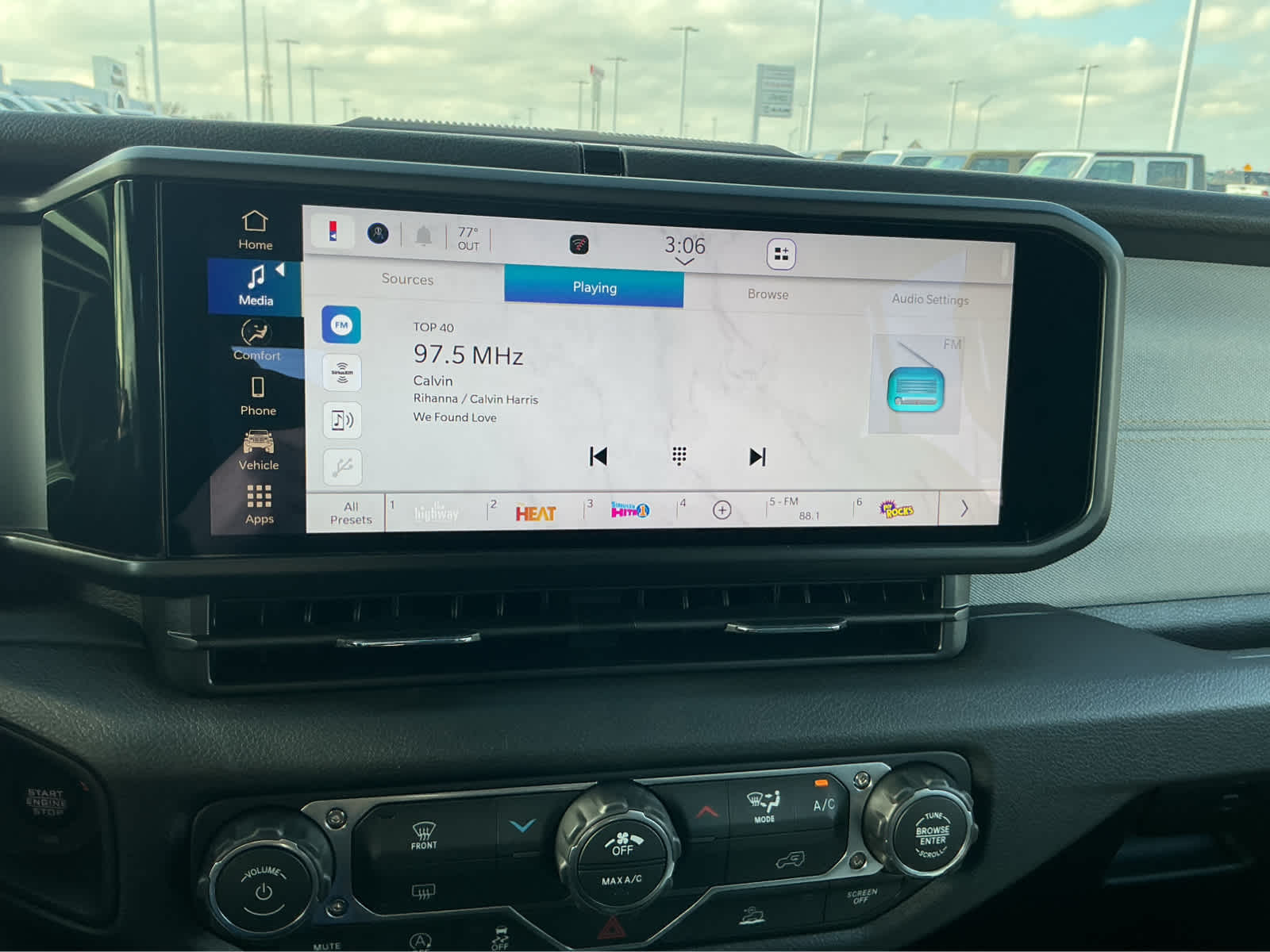 new 2026 Jeep Gladiator car, priced at $39,999