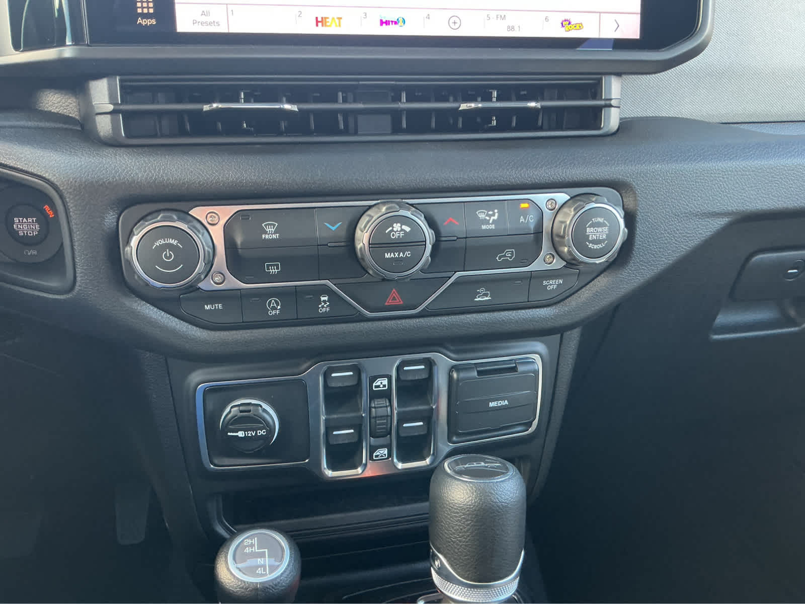 new 2026 Jeep Gladiator car, priced at $39,999