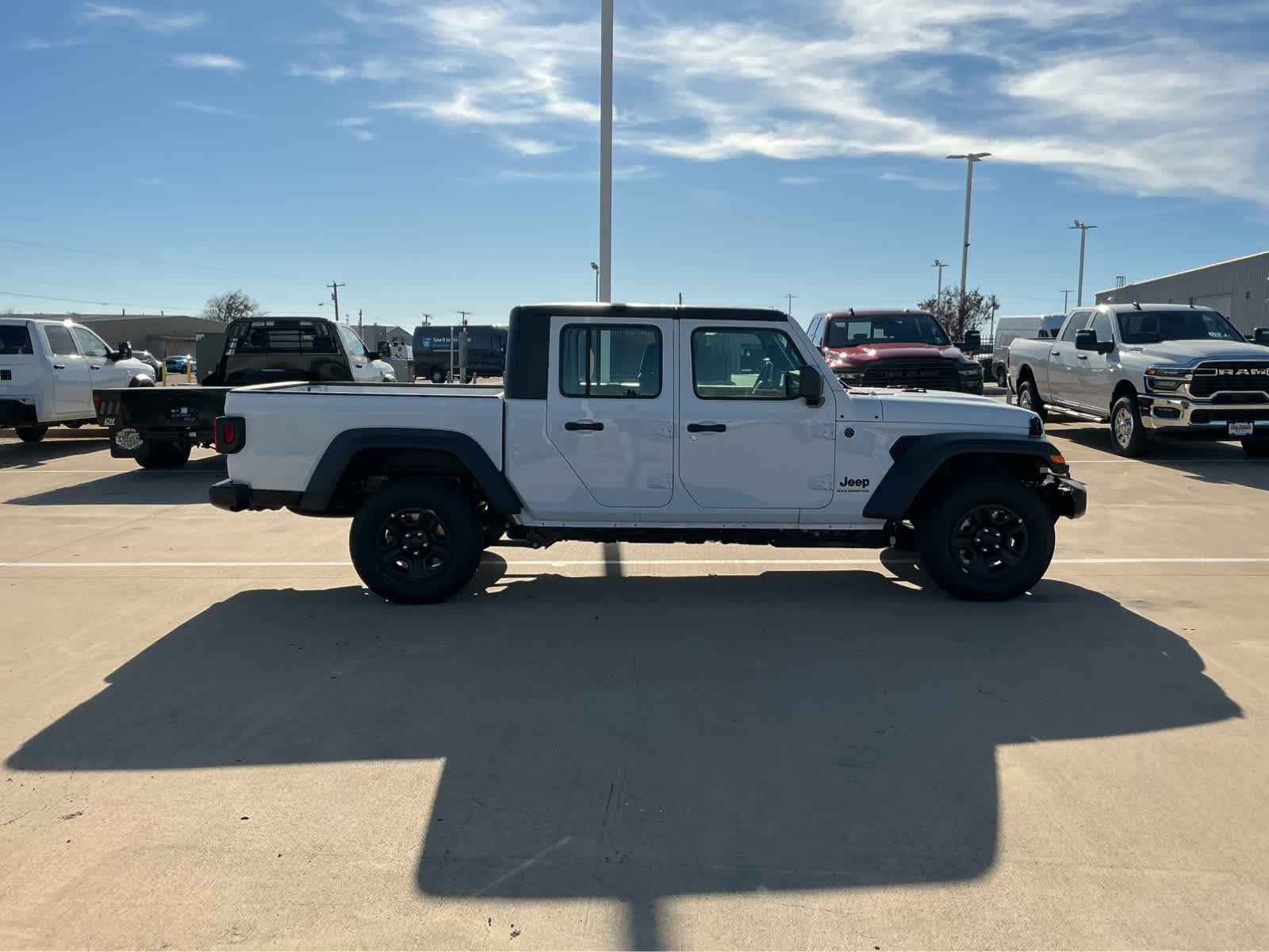 new 2026 Jeep Gladiator car, priced at $43,115