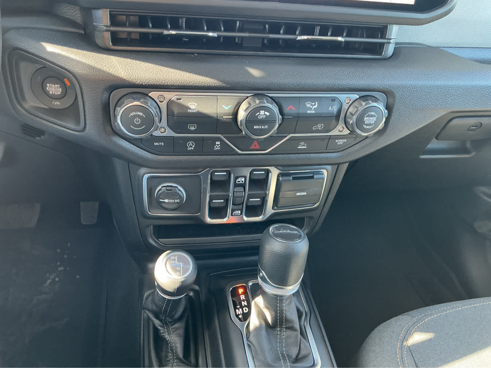 new 2026 Jeep Gladiator car, priced at $43,115