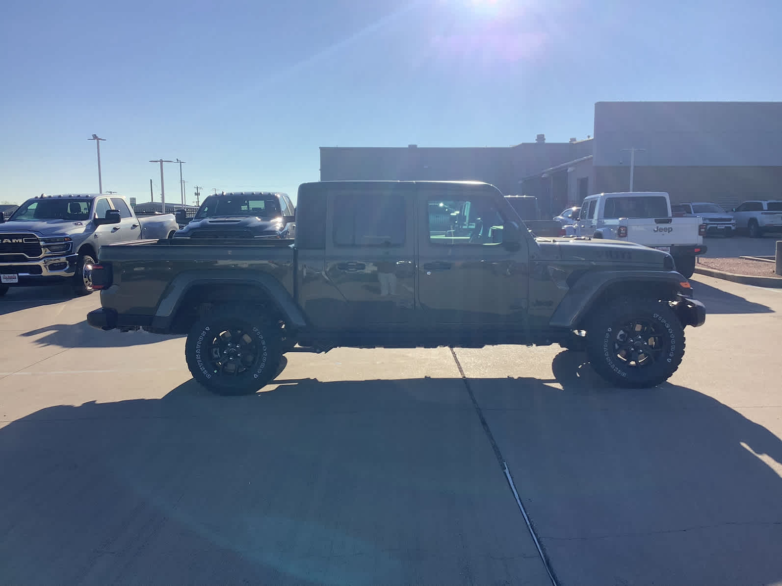new 2026 Jeep Gladiator car, priced at $46,482