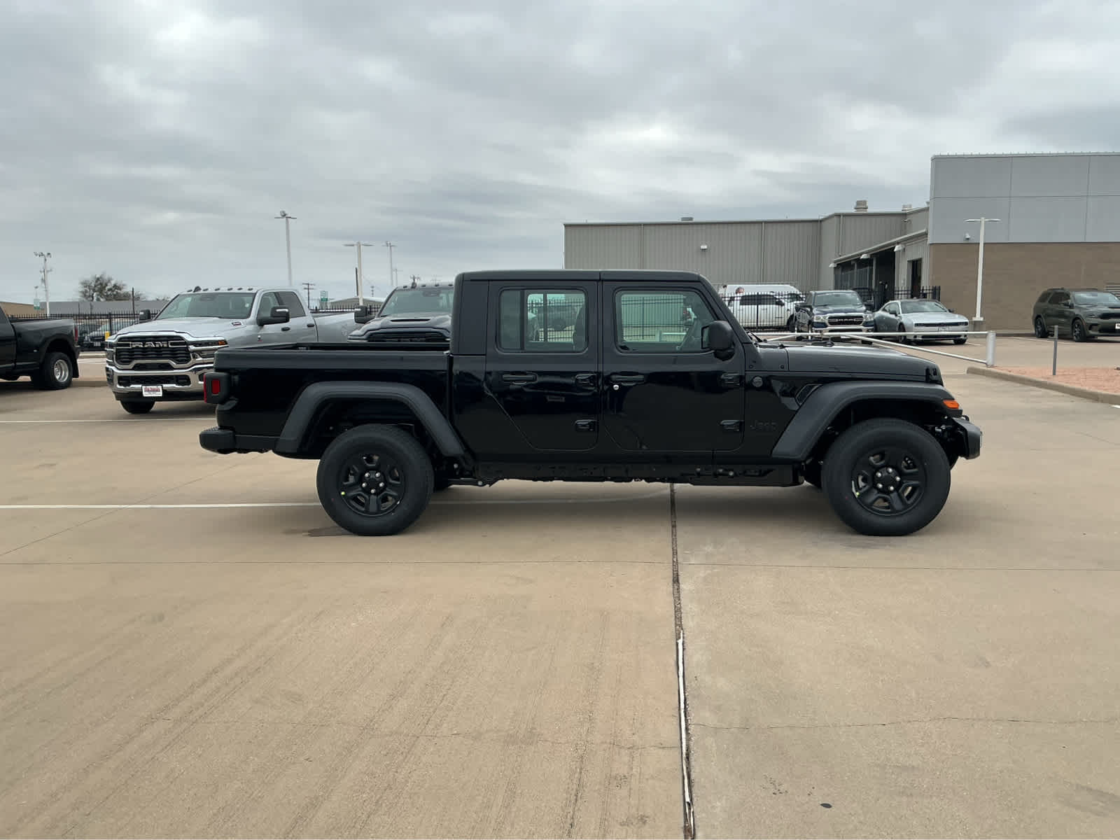 new 2026 Jeep Gladiator car, priced at $40,204