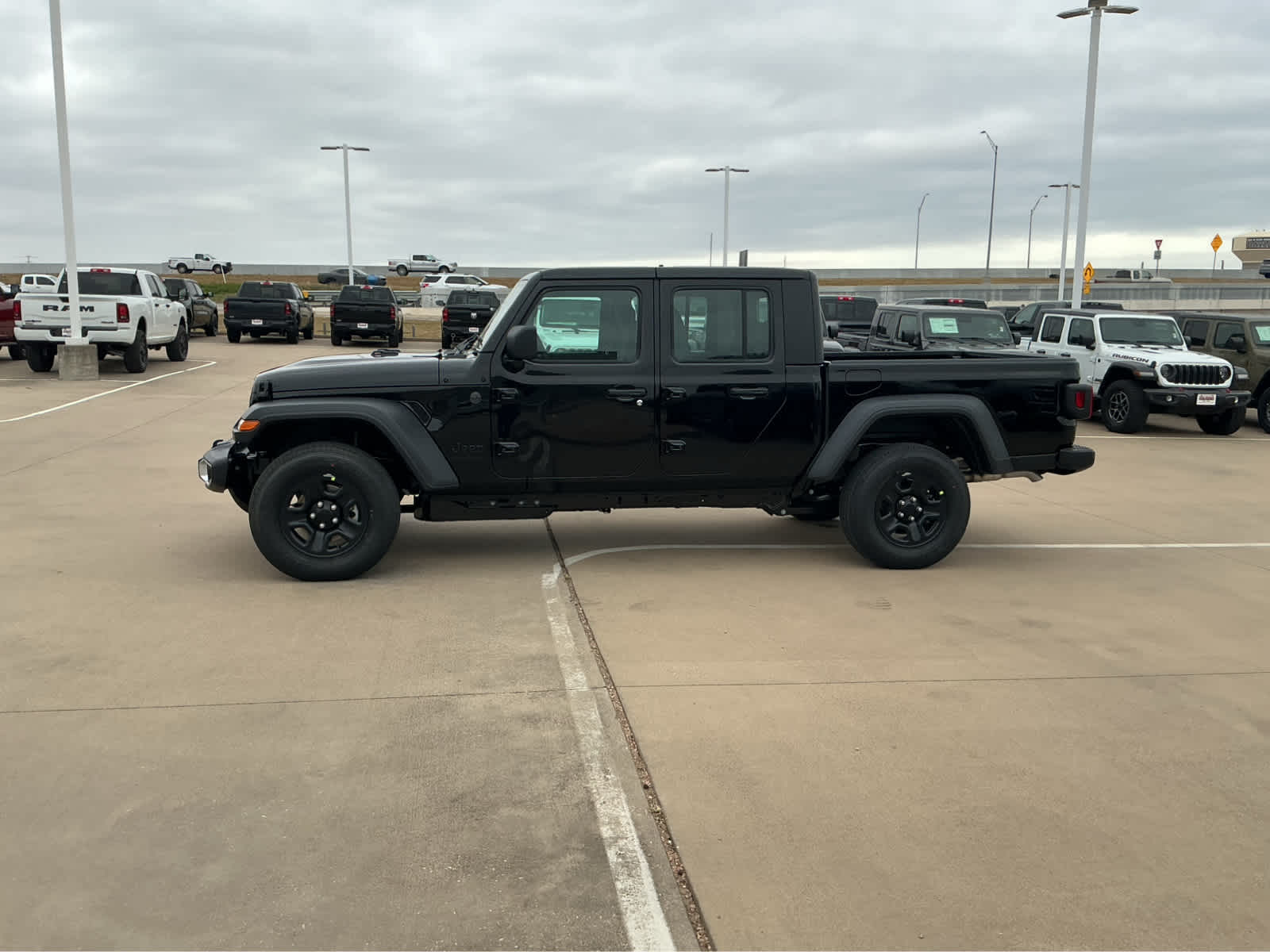 new 2026 Jeep Gladiator car, priced at $40,204