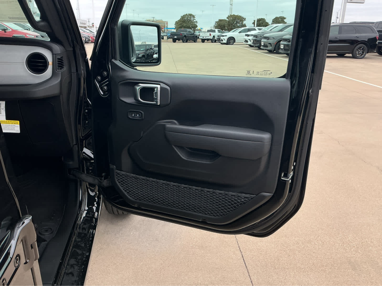 new 2026 Jeep Gladiator car, priced at $40,204
