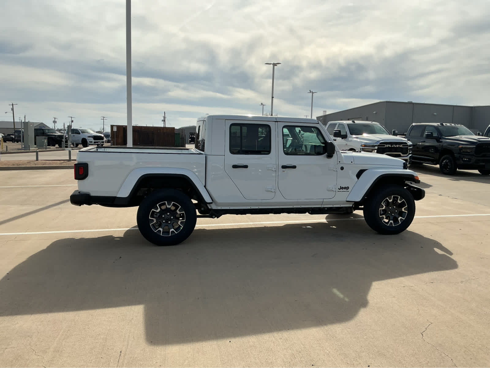 new 2026 Jeep Gladiator car, priced at $45,253