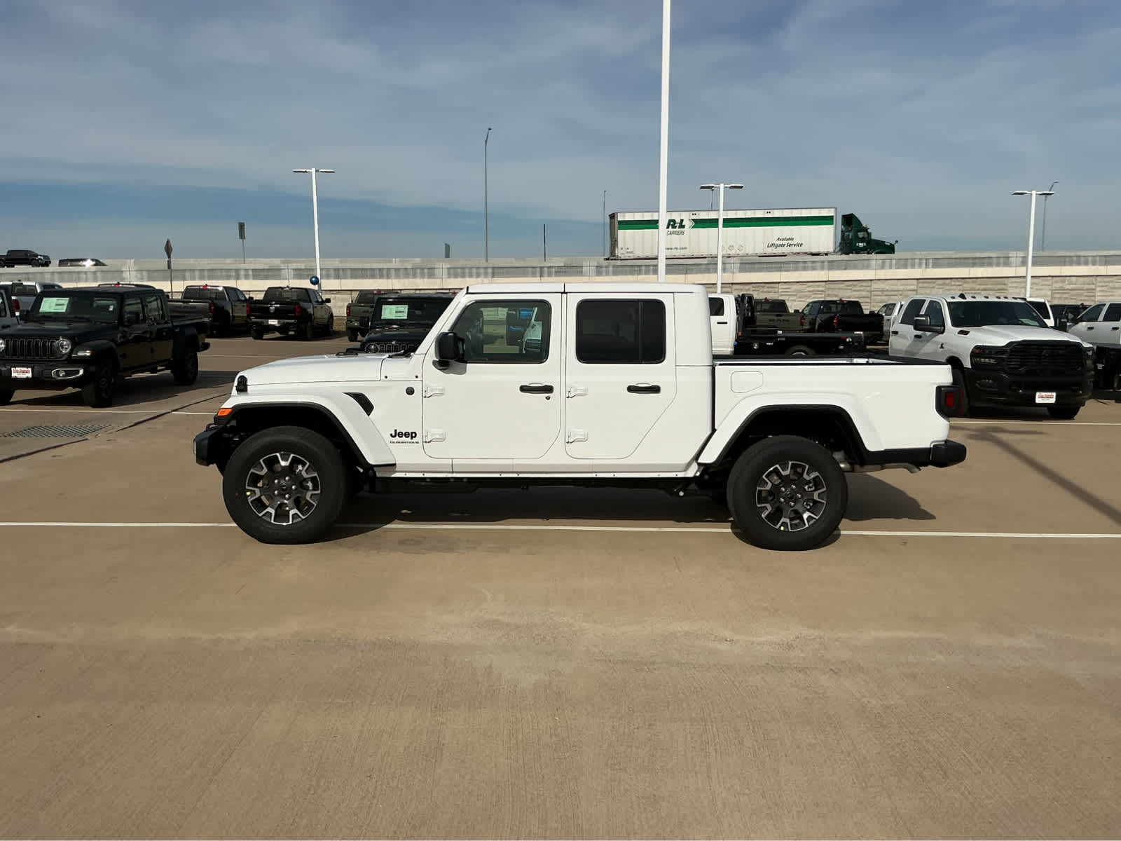 new 2026 Jeep Gladiator car, priced at $45,253