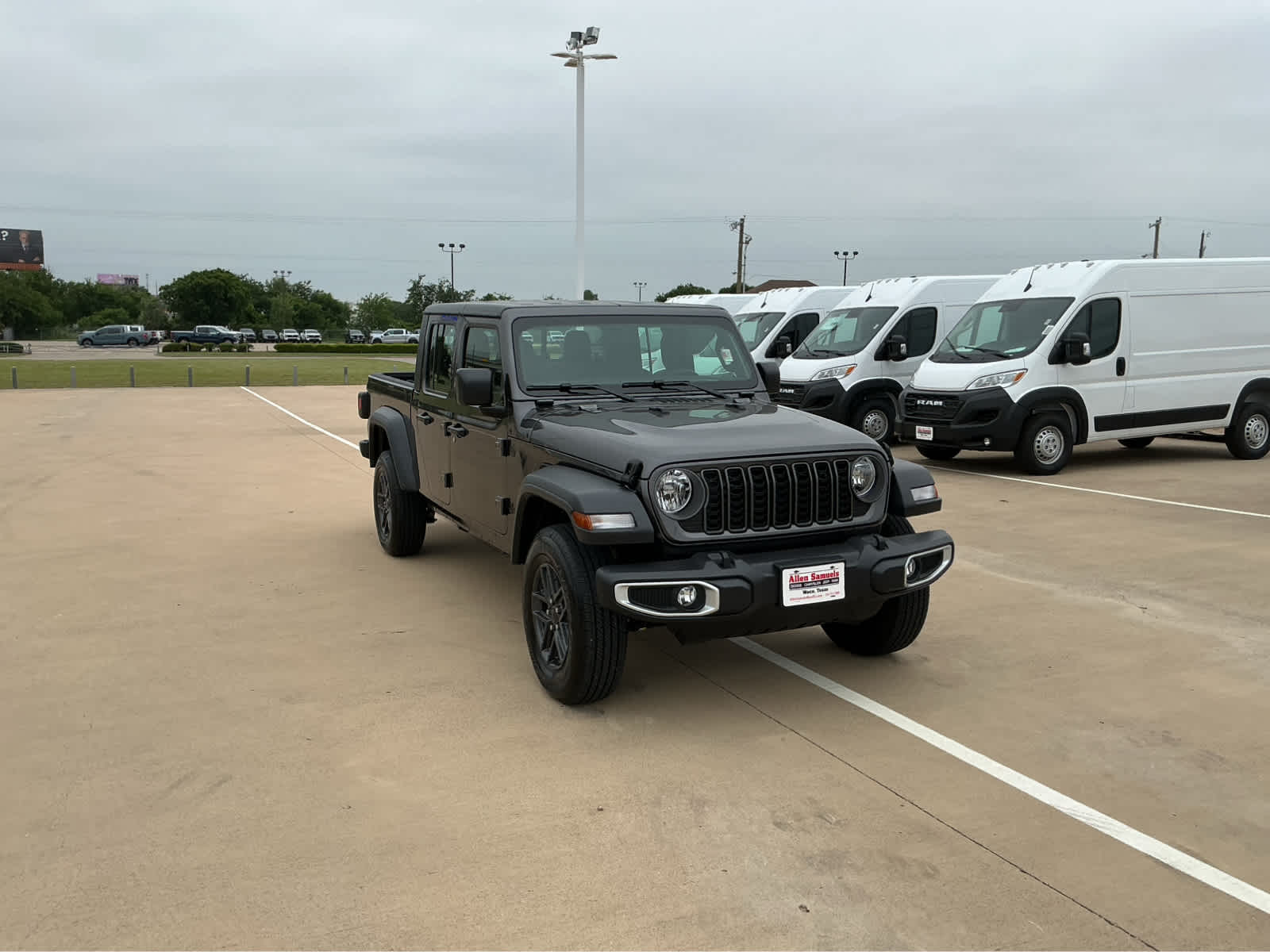 new 2026 Jeep Gladiator car, priced at $44,375