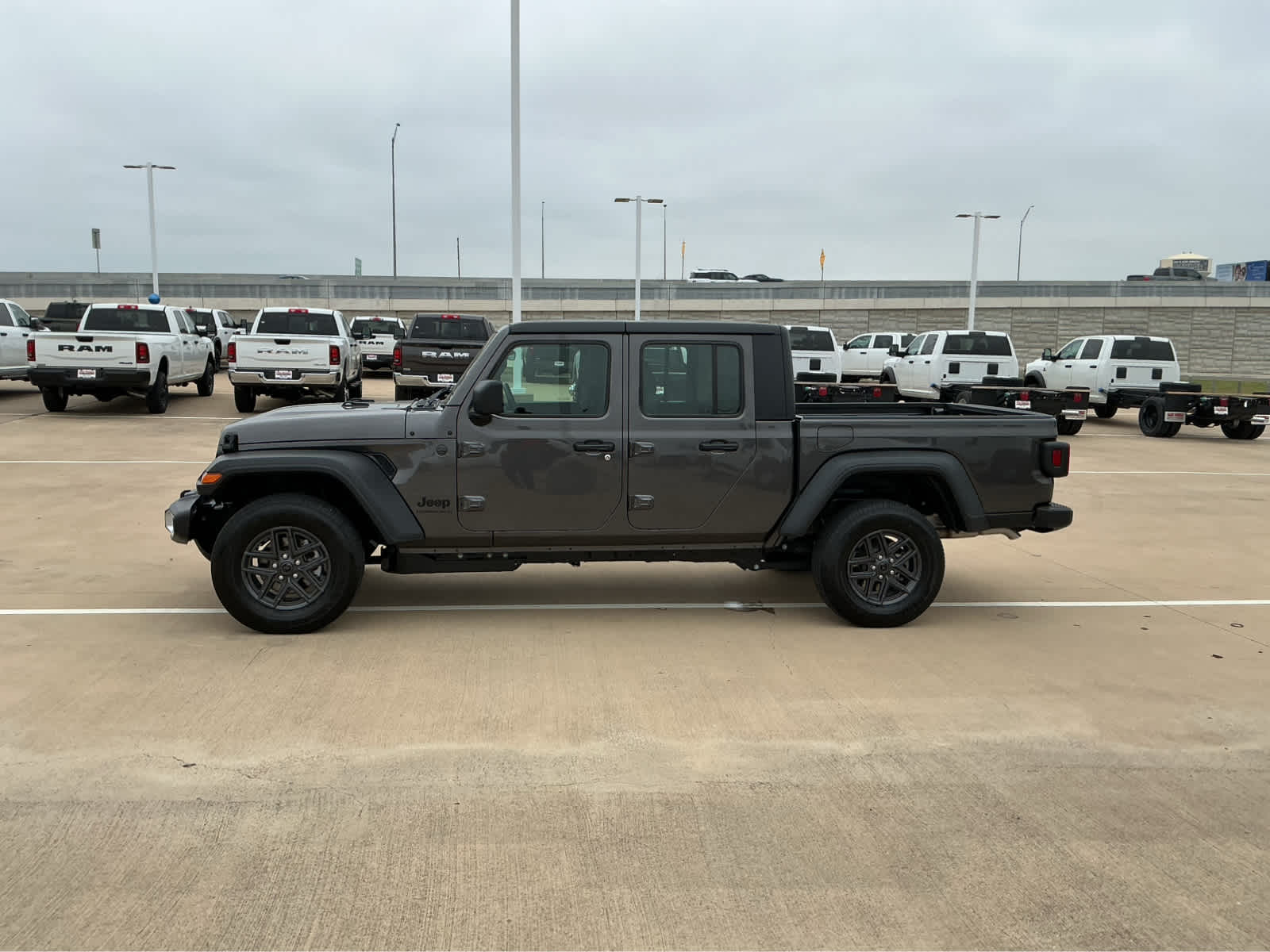 new 2026 Jeep Gladiator car, priced at $44,375