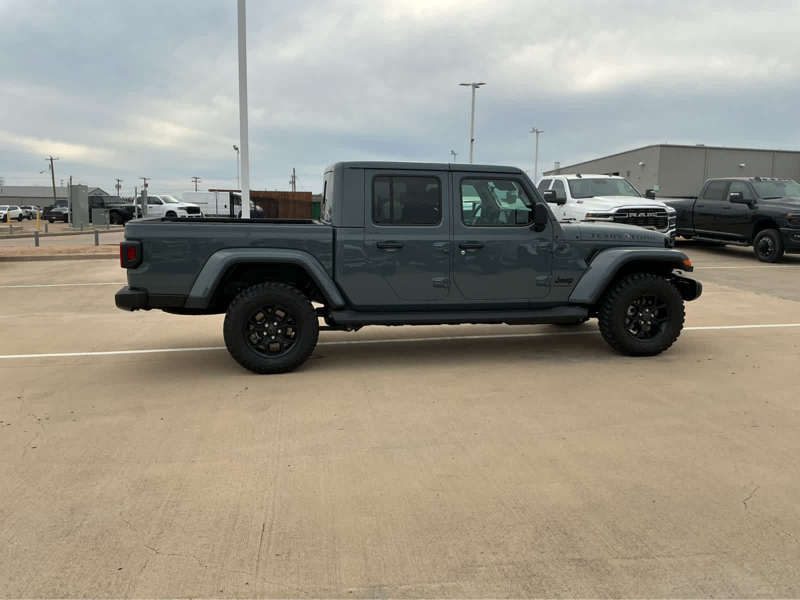 new 2026 Jeep Gladiator car, priced at $45,678
