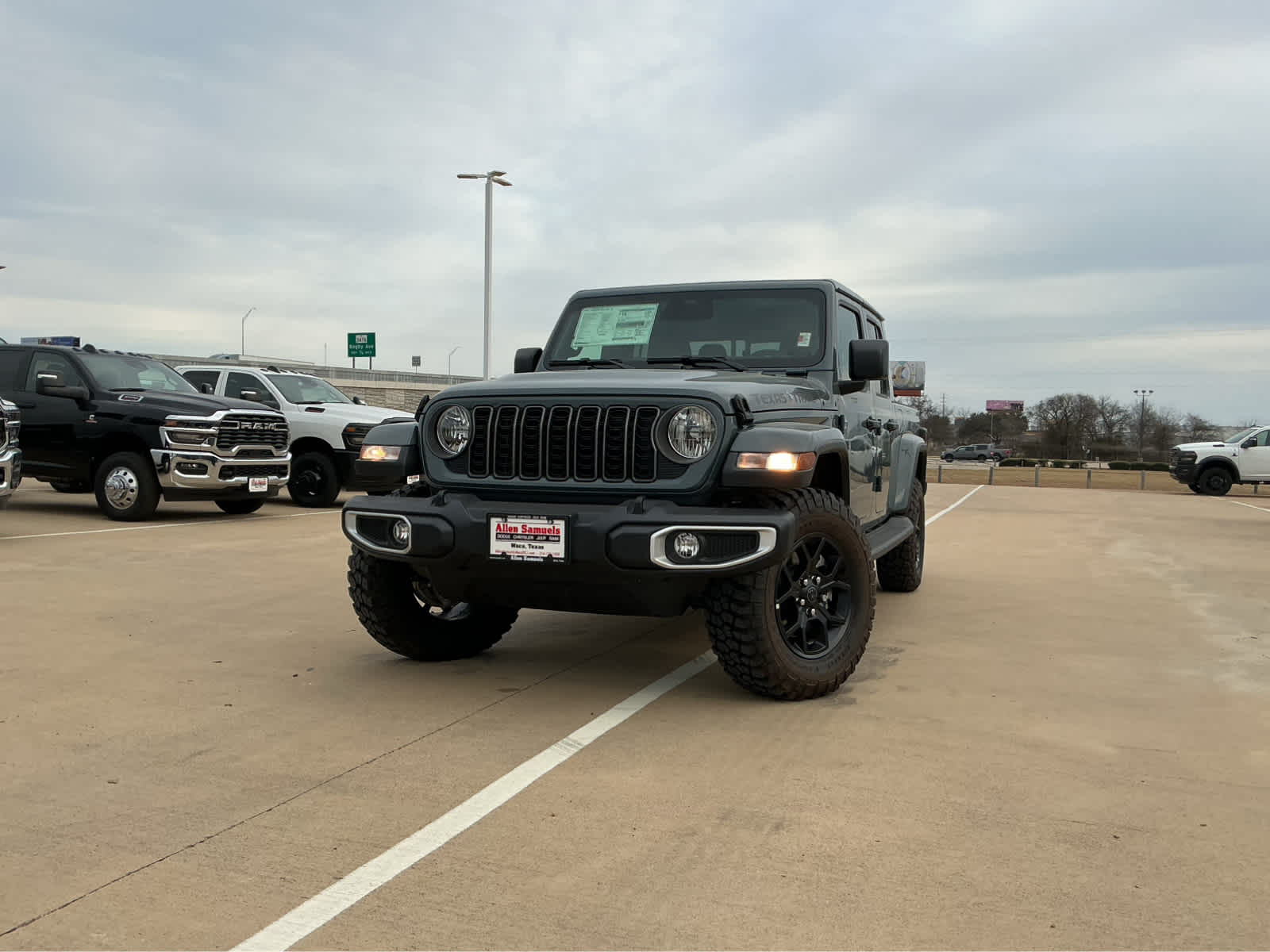 new 2026 Jeep Gladiator car, priced at $45,678