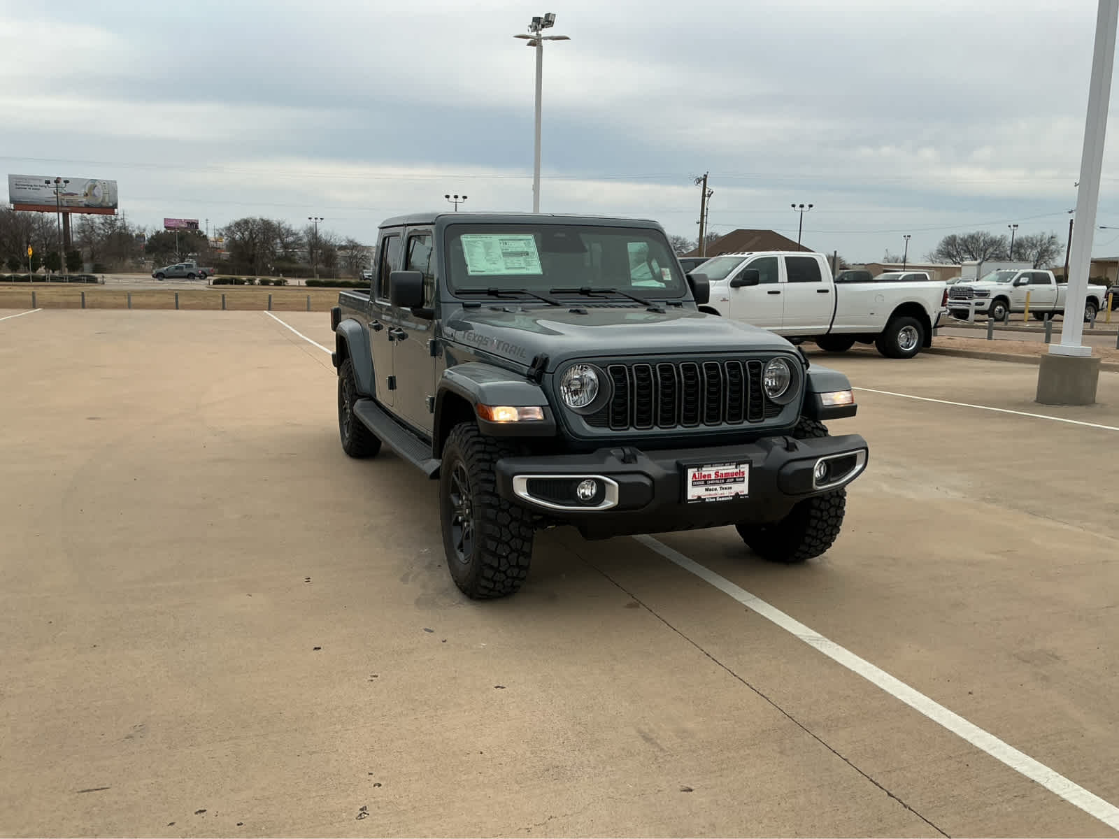 new 2026 Jeep Gladiator car, priced at $45,678