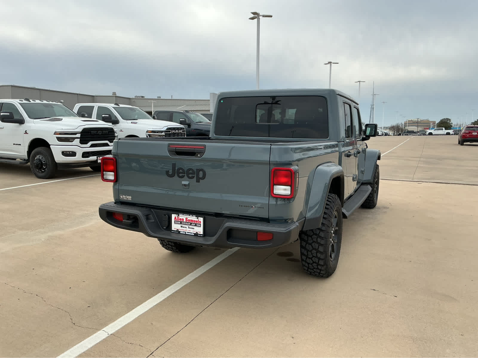new 2026 Jeep Gladiator car, priced at $45,678