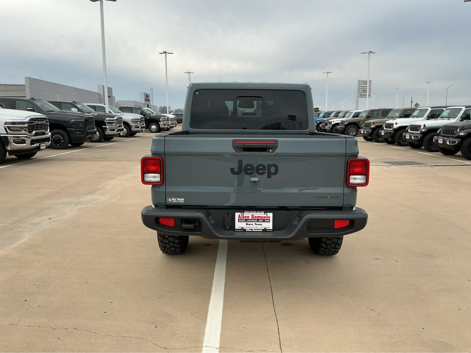 new 2026 Jeep Gladiator car, priced at $45,678