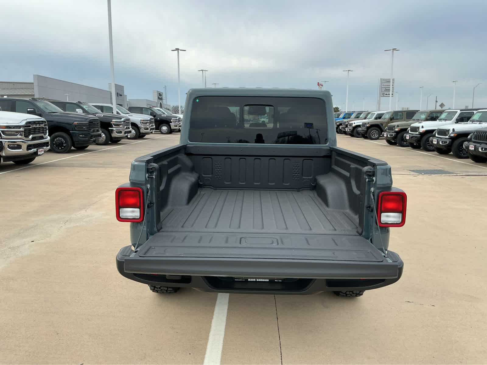 new 2026 Jeep Gladiator car, priced at $45,678