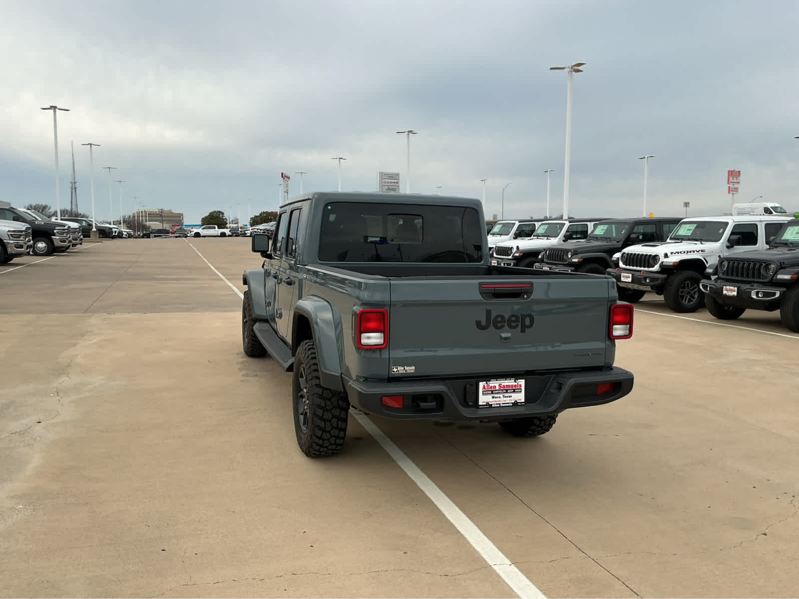 new 2026 Jeep Gladiator car, priced at $45,678
