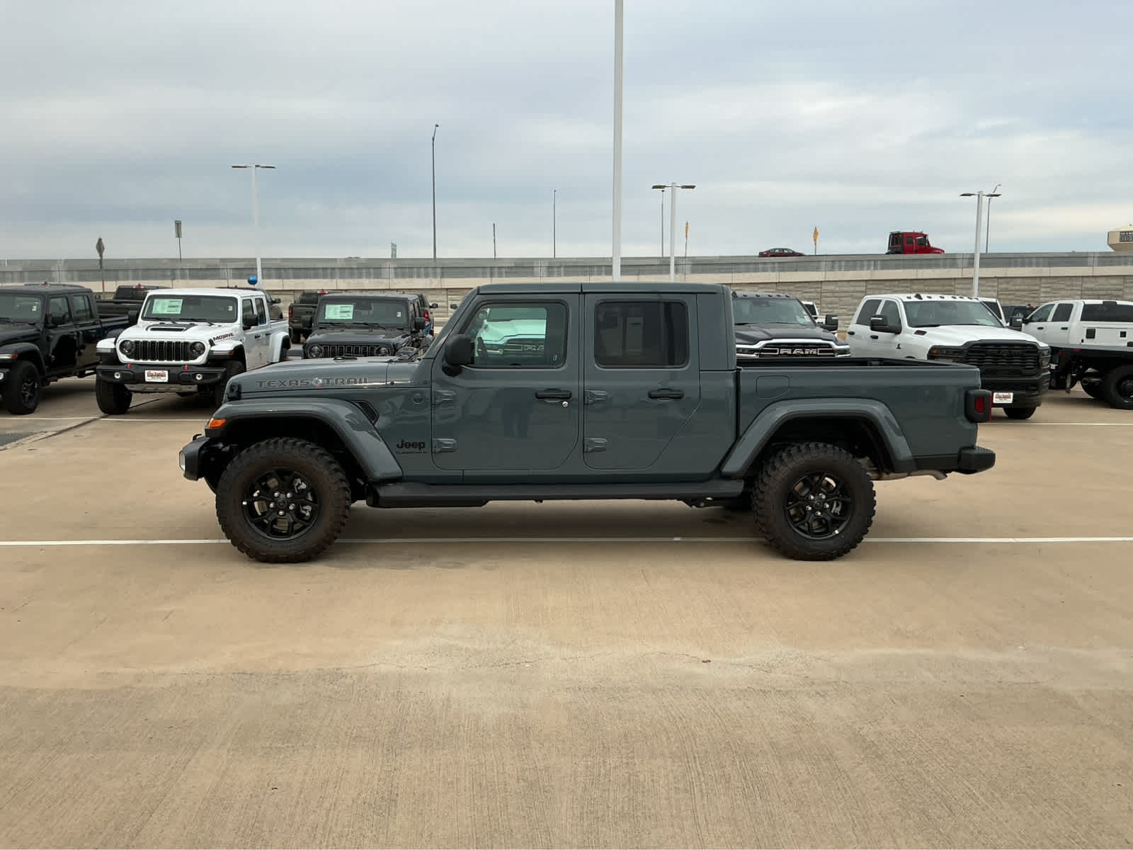 new 2026 Jeep Gladiator car, priced at $45,678