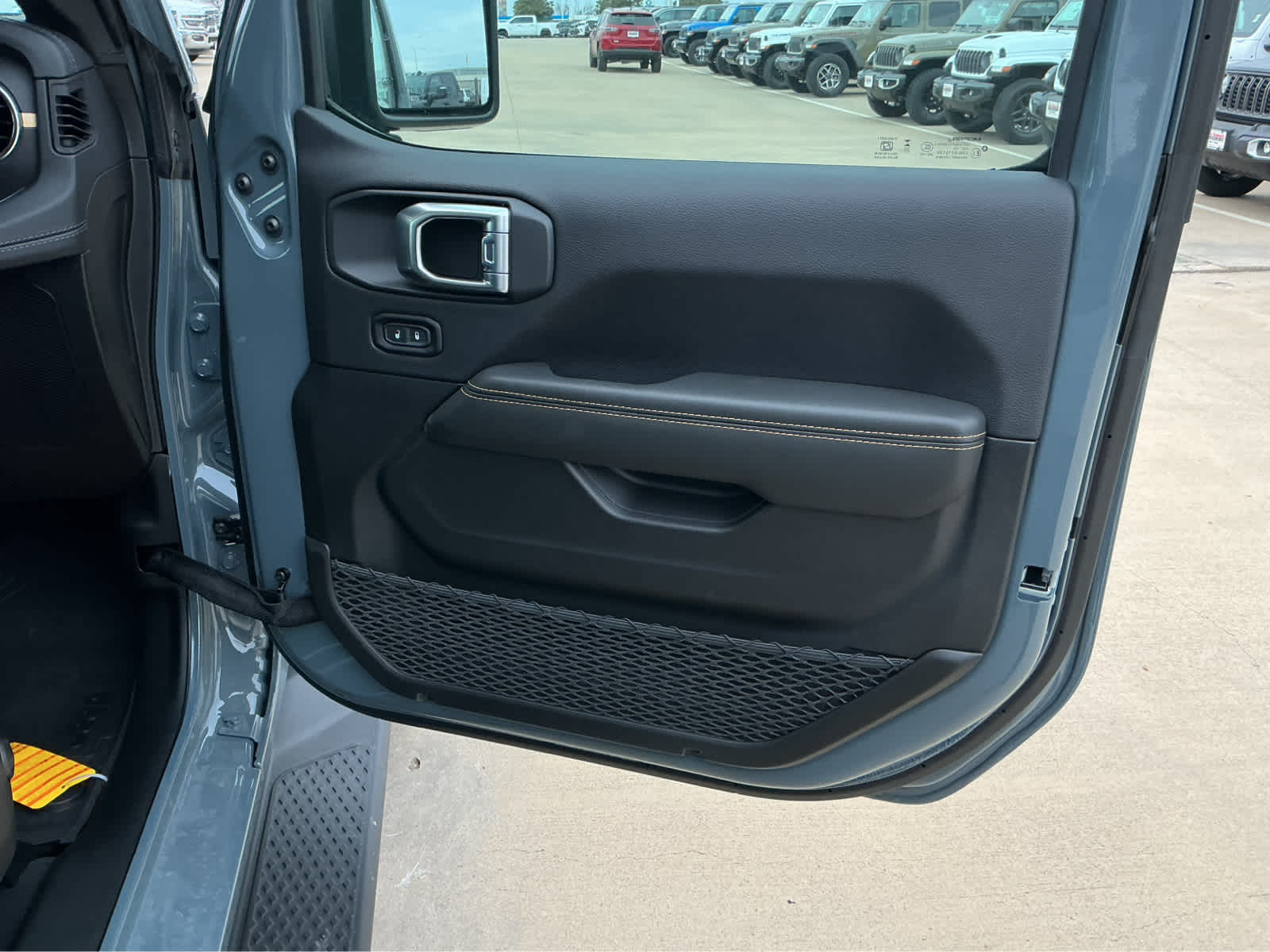 new 2026 Jeep Gladiator car, priced at $45,678