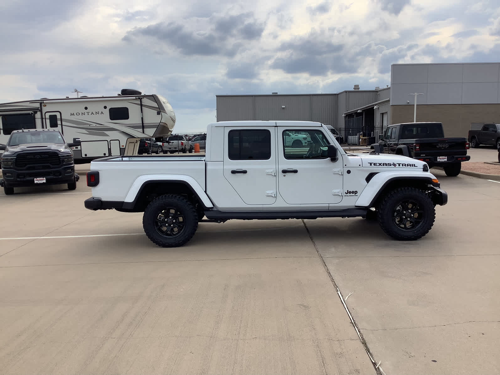 New Car 2025 Jeep Gladiator  Texas Trail For Sale Under $50,000 In Waco, Texas