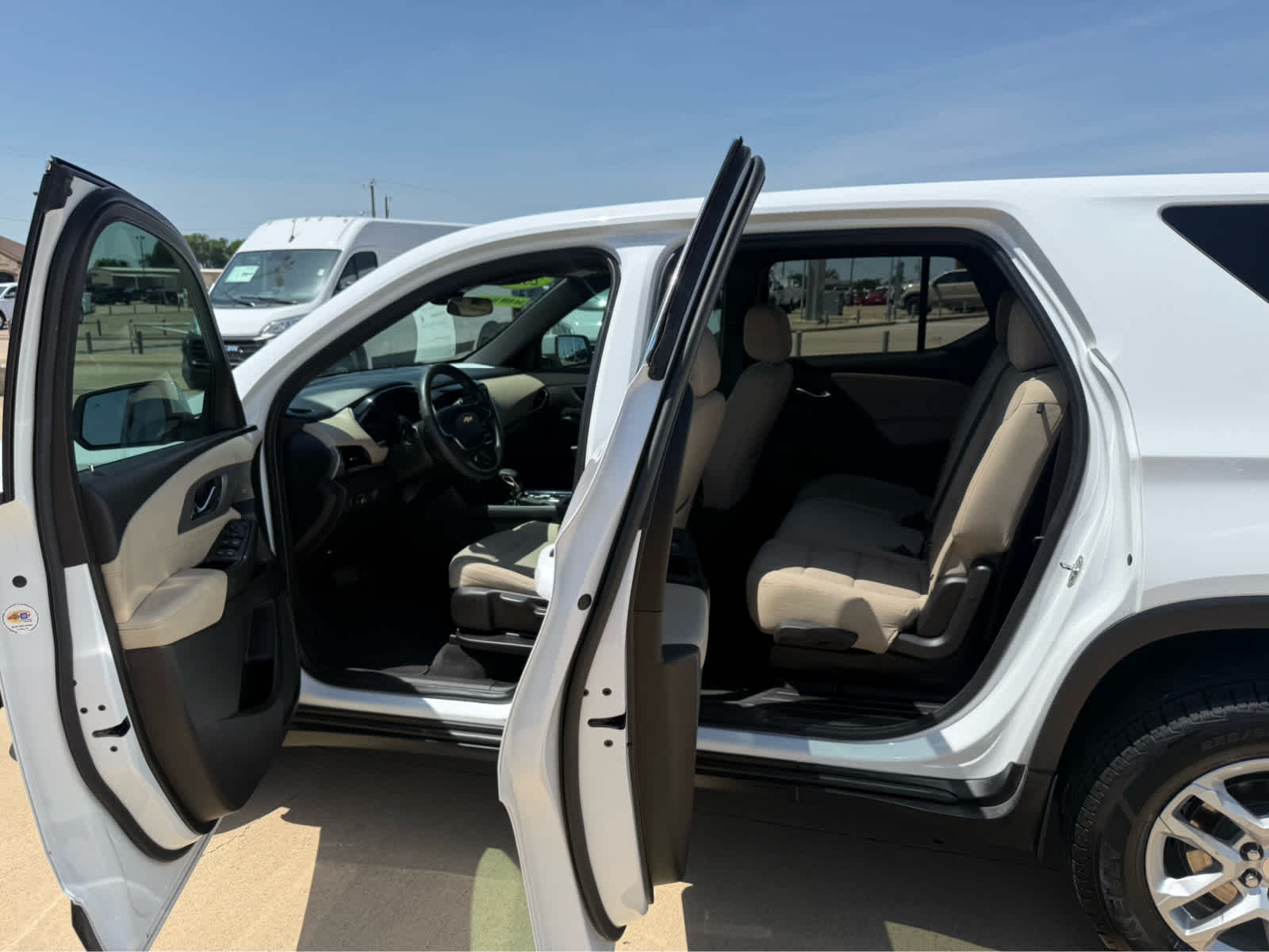 used 2023 Chevrolet Traverse car, priced at $27,250