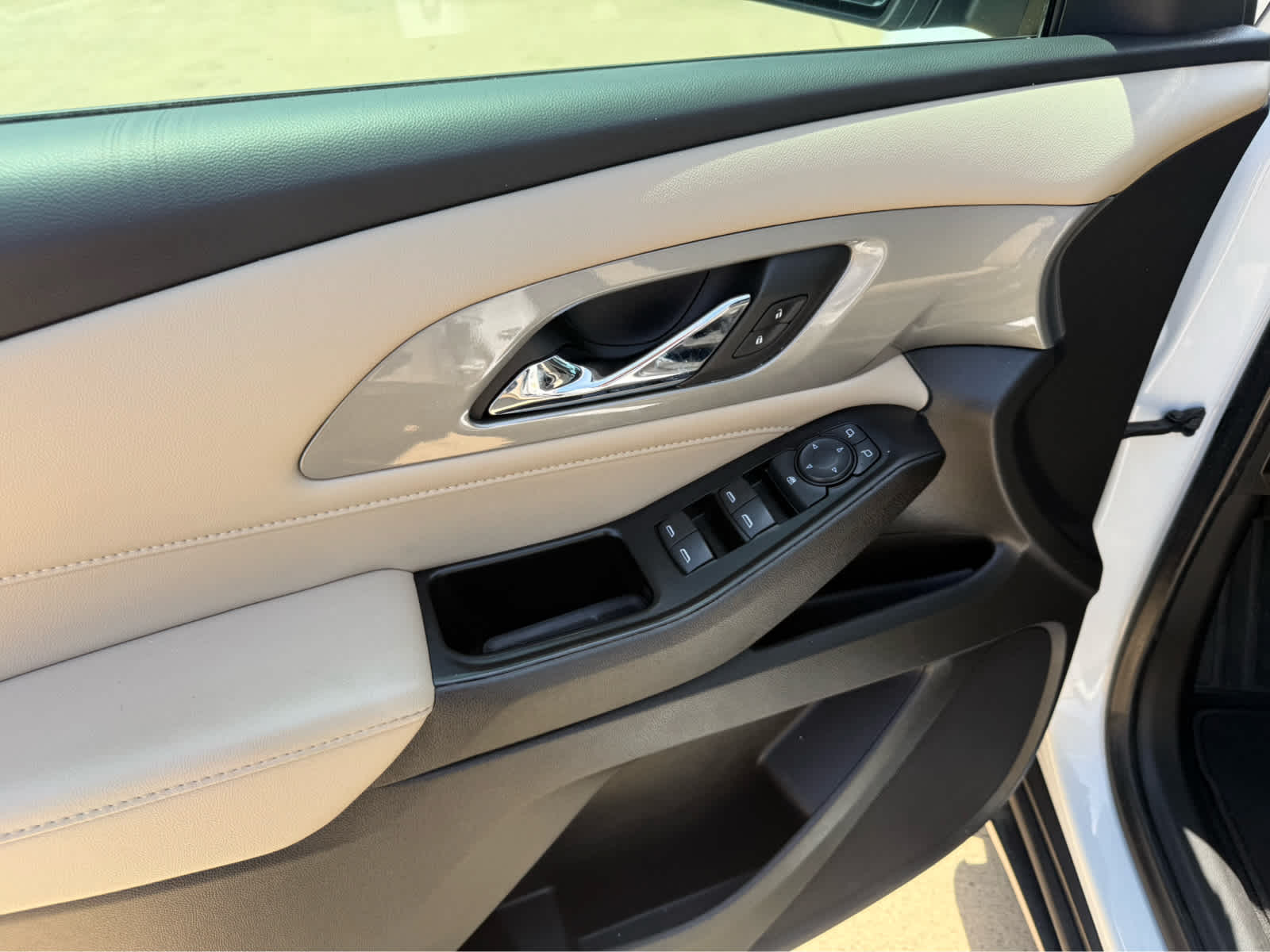 used 2023 Chevrolet Traverse car, priced at $27,250