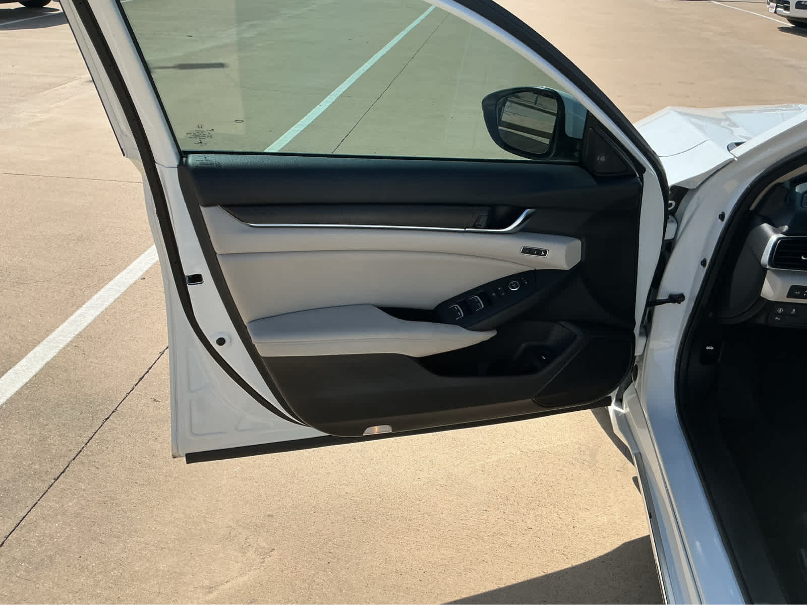 Used Car 2021 Honda Accord Hybrid  Touring For Sale Under $30,000 In Waco, Texas