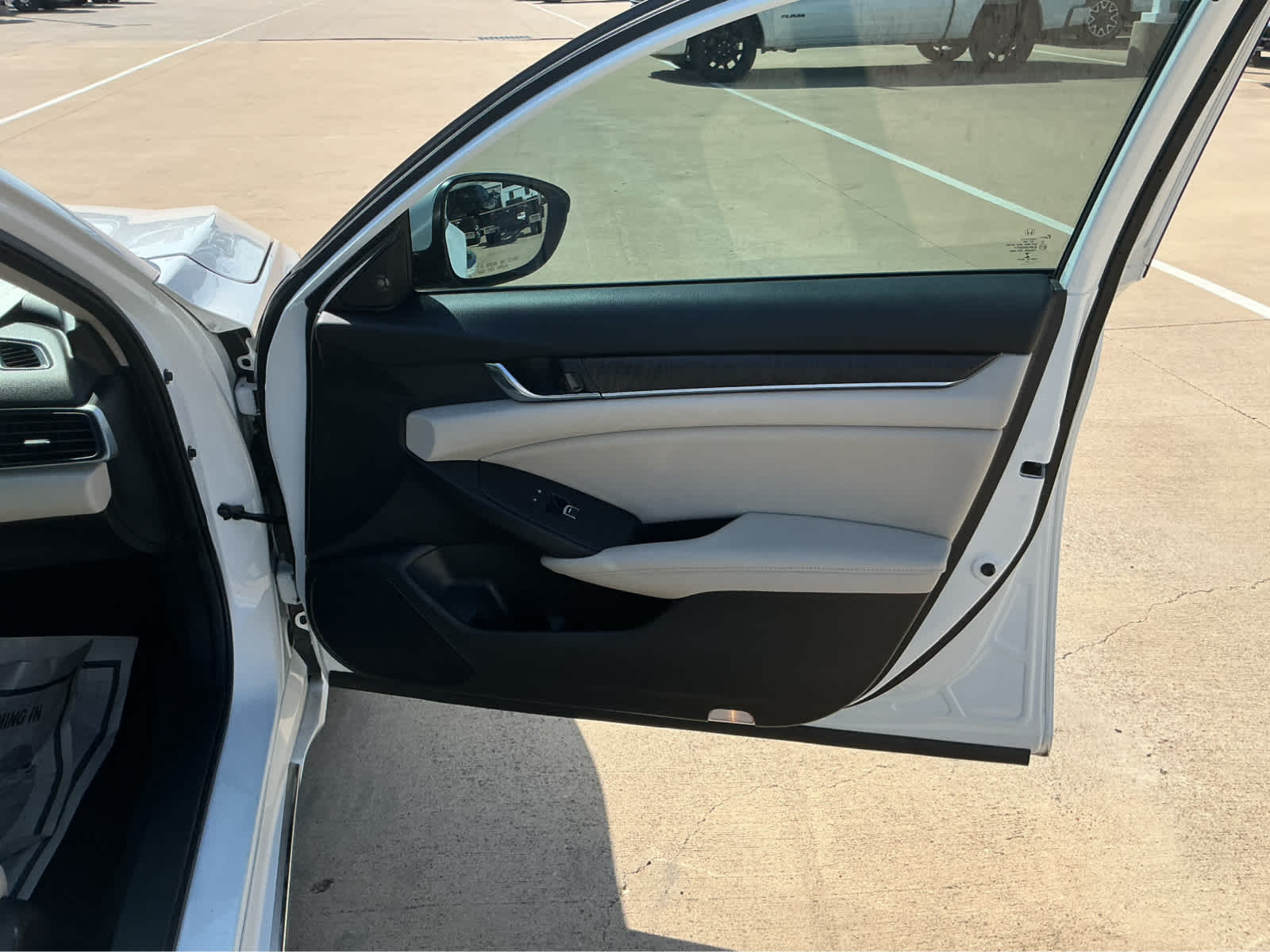 Used Car 2021 Honda Accord Hybrid  Touring For Sale Under $30,000 In Waco, Texas