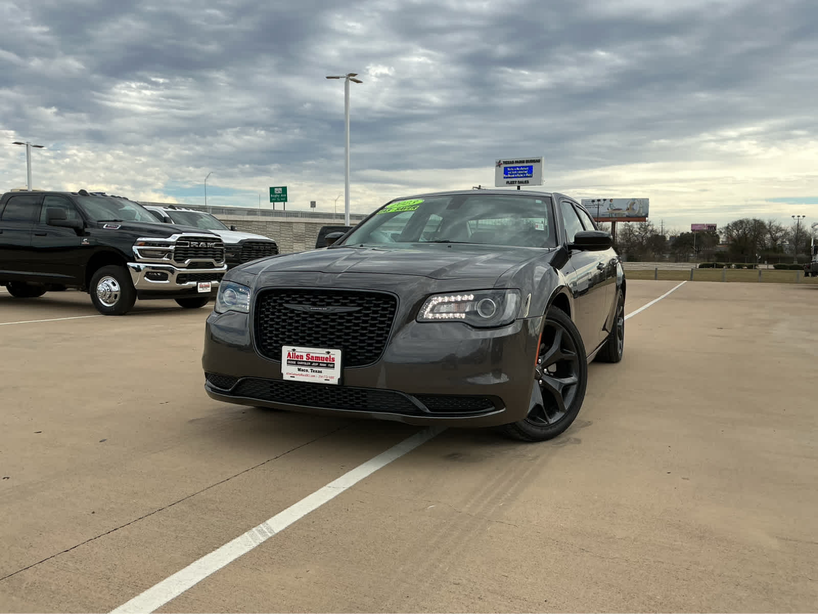 Used Car 2023 Chrysler 300  Touring For Sale Under $30,000 In Waco, Texas