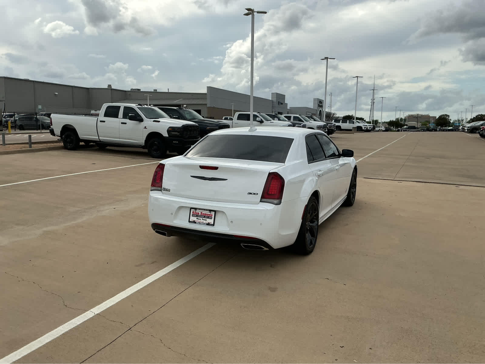 Used Car 2022 Chrysler 300  Touring L For Sale Under $25,000 In Waco, Texas