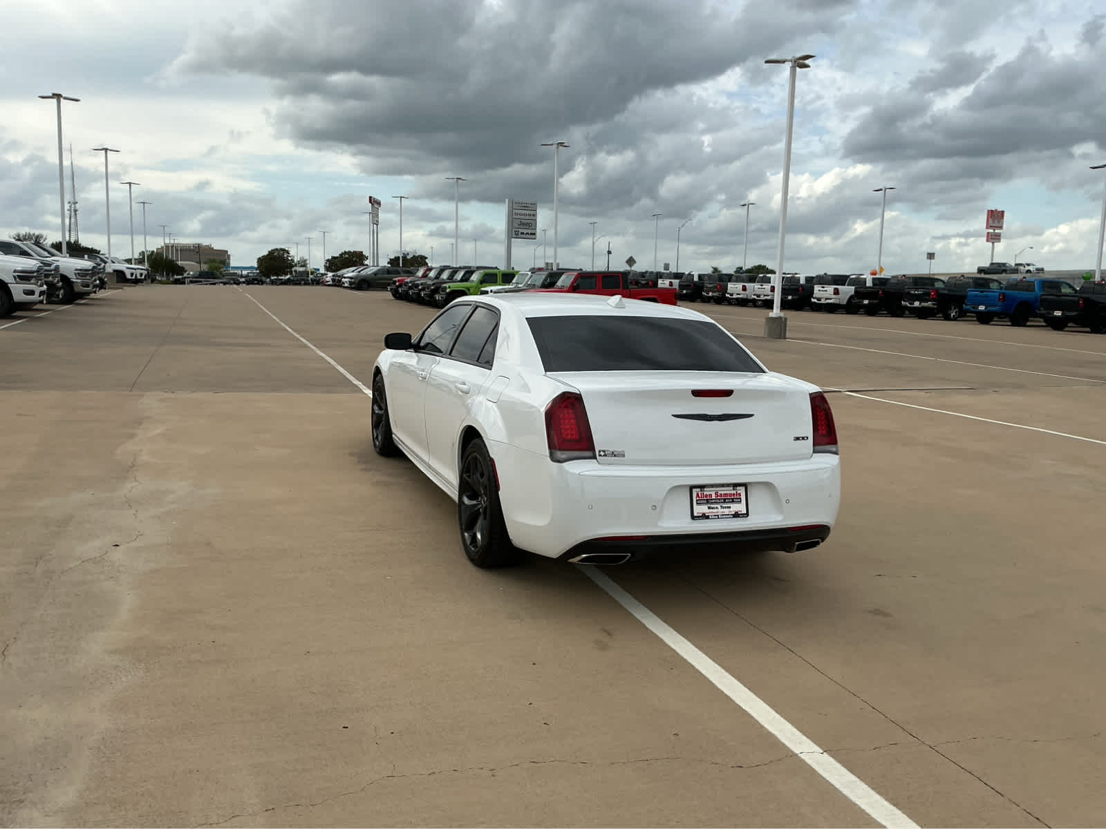 Used Car 2022 Chrysler 300  Touring L For Sale Under $25,000 In Waco, Texas