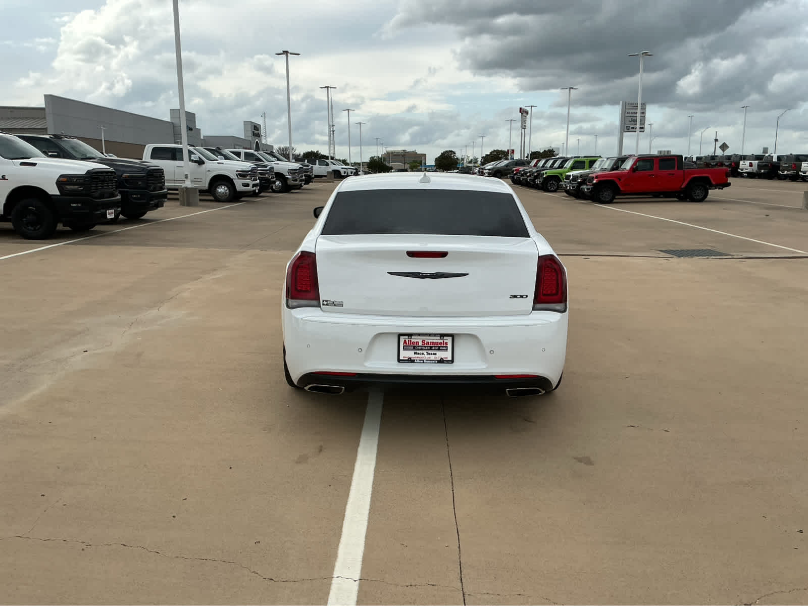 Used Car 2022 Chrysler 300  Touring L For Sale Under $25,000 In Waco, Texas