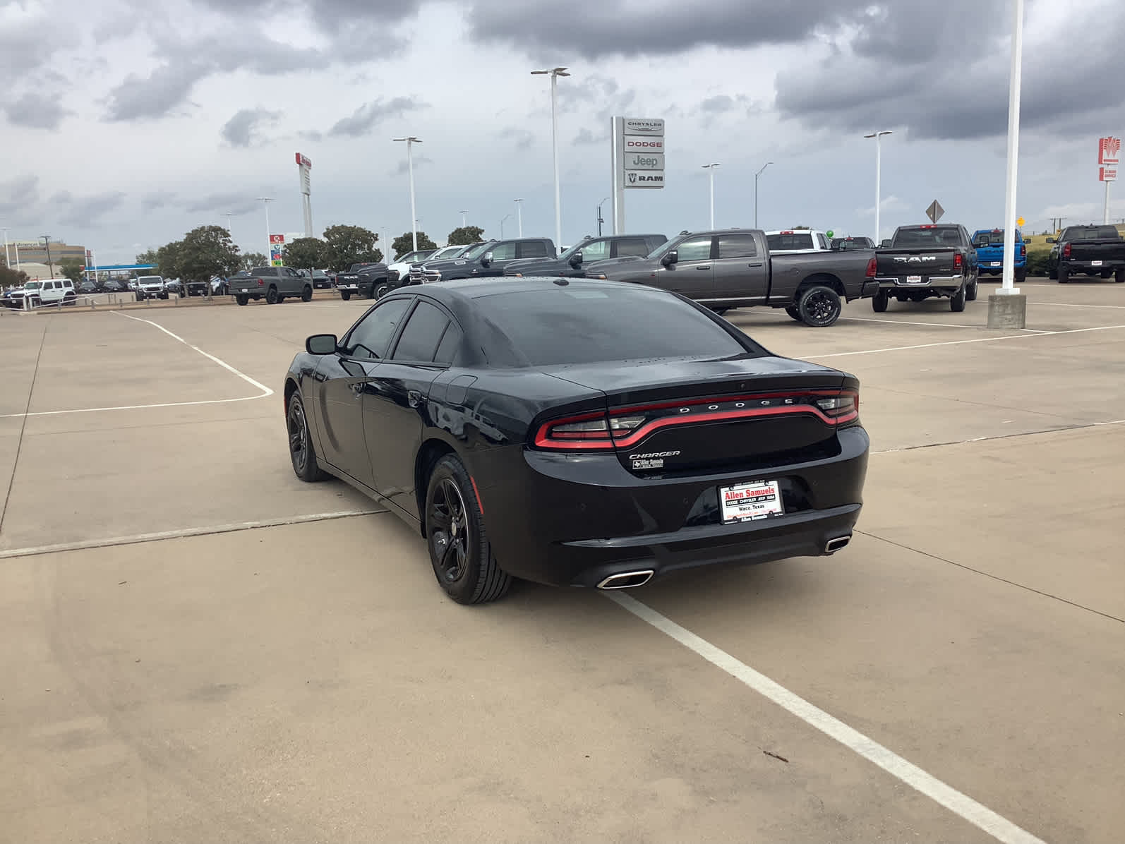 Used Car 2022 Dodge Charger  Sedan 4 Dr. Sxt Rear Wheel Drive For Sale Under $30,000 In Waco, Texas