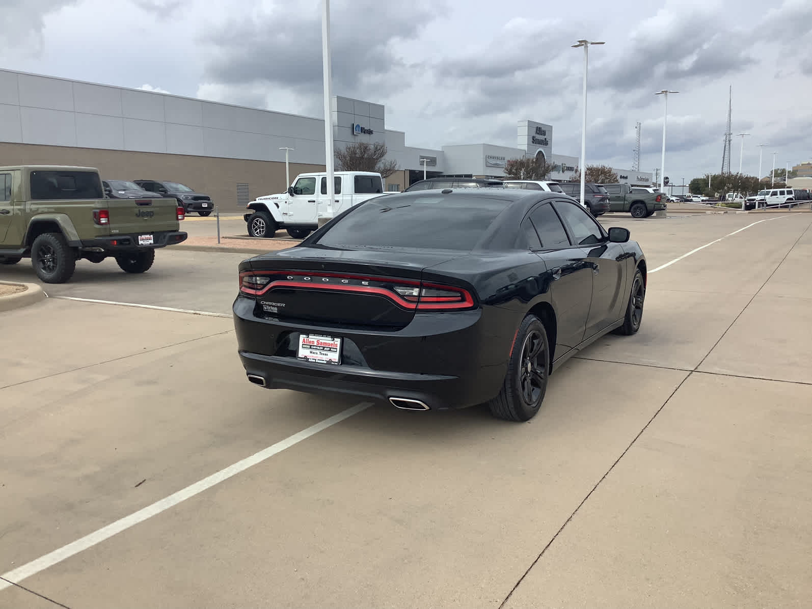 Used Car 2022 Dodge Charger  Sedan 4 Dr. Sxt Rear Wheel Drive For Sale Under $30,000 In Waco, Texas