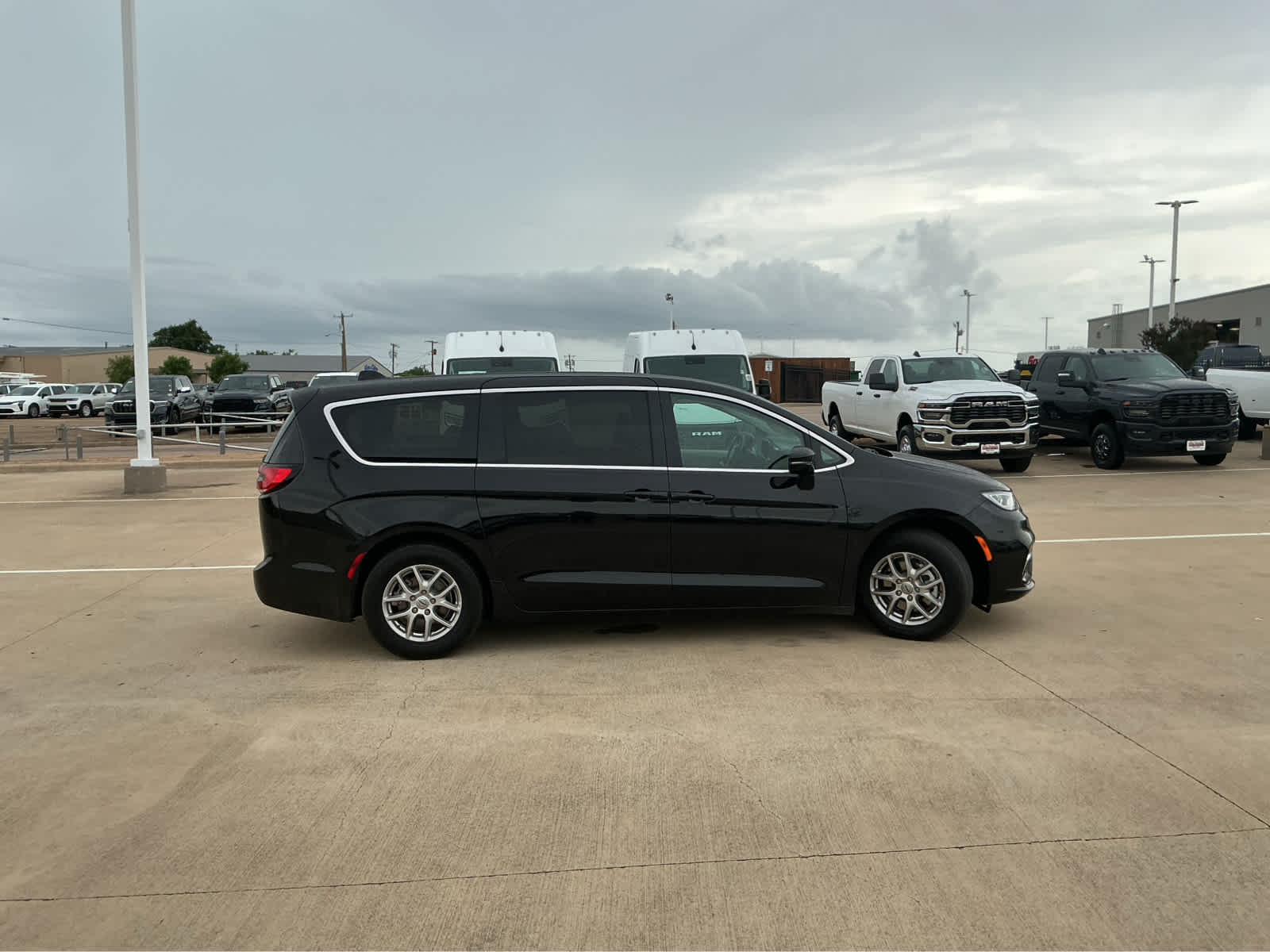 Used Car 2024 Chrysler Pacifica  Touring L For Sale Under $30,000 In Waco, Texas