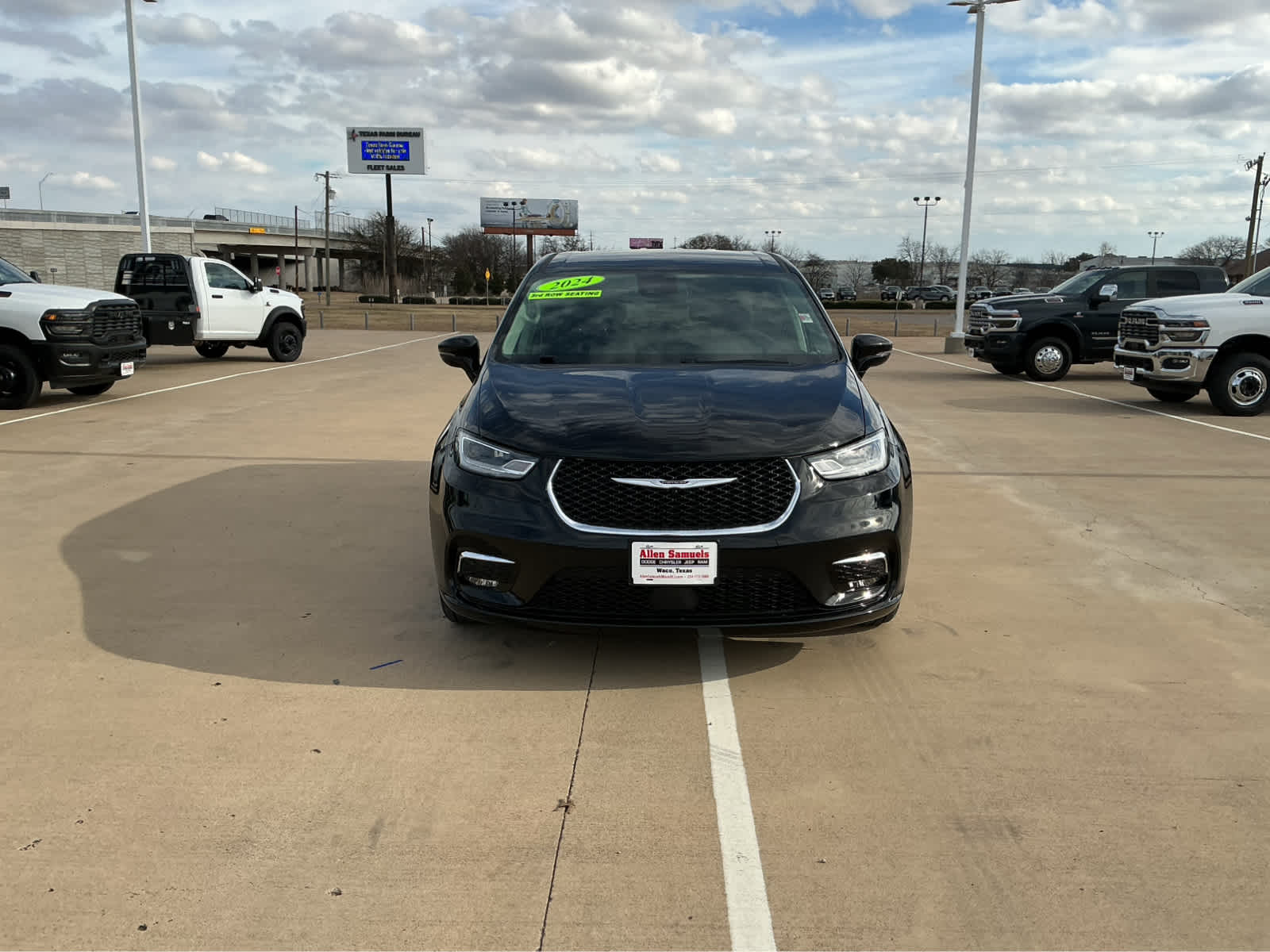 Used Car 2024 Chrysler Pacifica  Touring L For Sale Under $35,000 In Waco, Texas