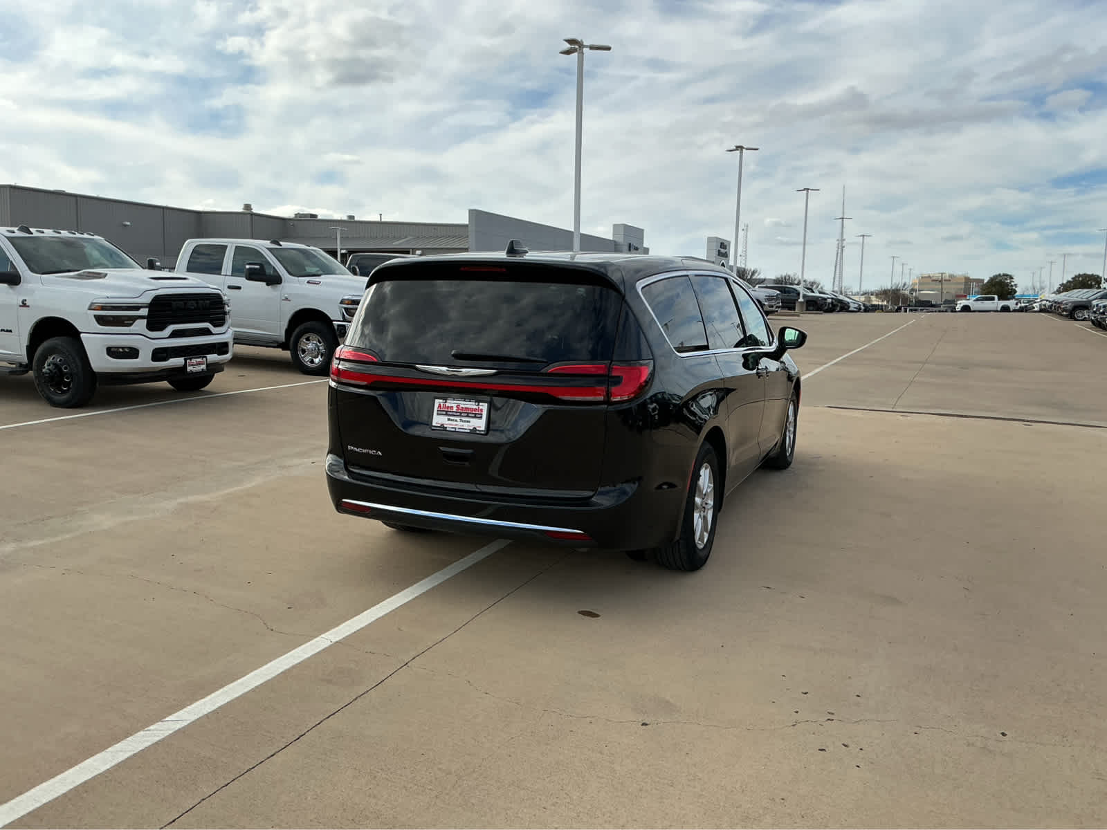 Used Car 2024 Chrysler Pacifica  Touring L For Sale Under $35,000 In Waco, Texas
