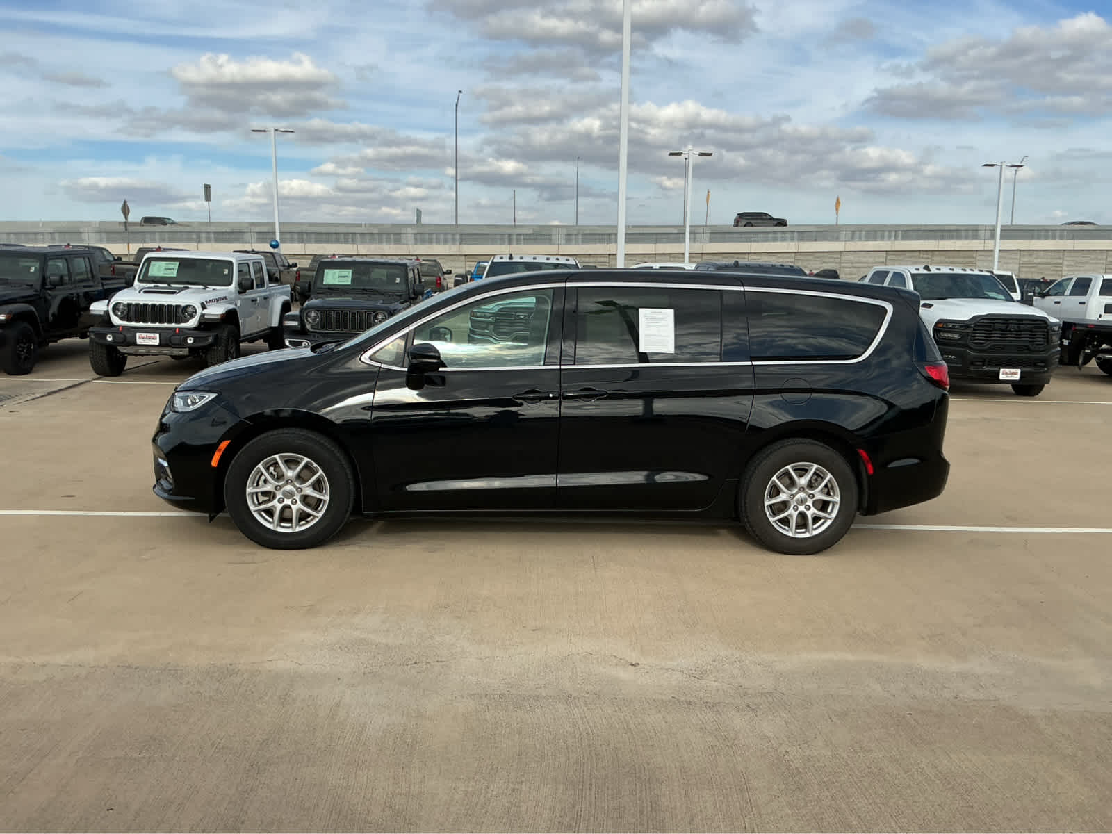 Used Car 2024 Chrysler Pacifica  Touring L For Sale Under $35,000 In Waco, Texas