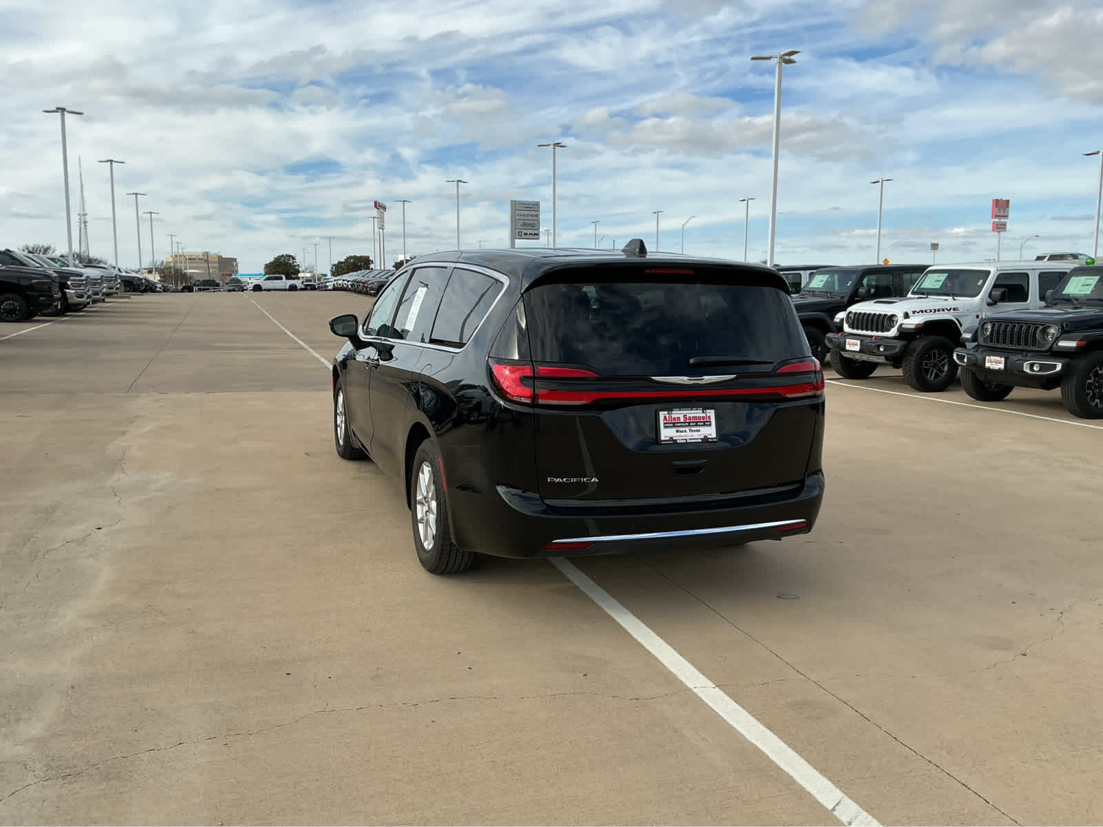 Used Car 2024 Chrysler Pacifica  Touring L For Sale Under $35,000 In Waco, Texas